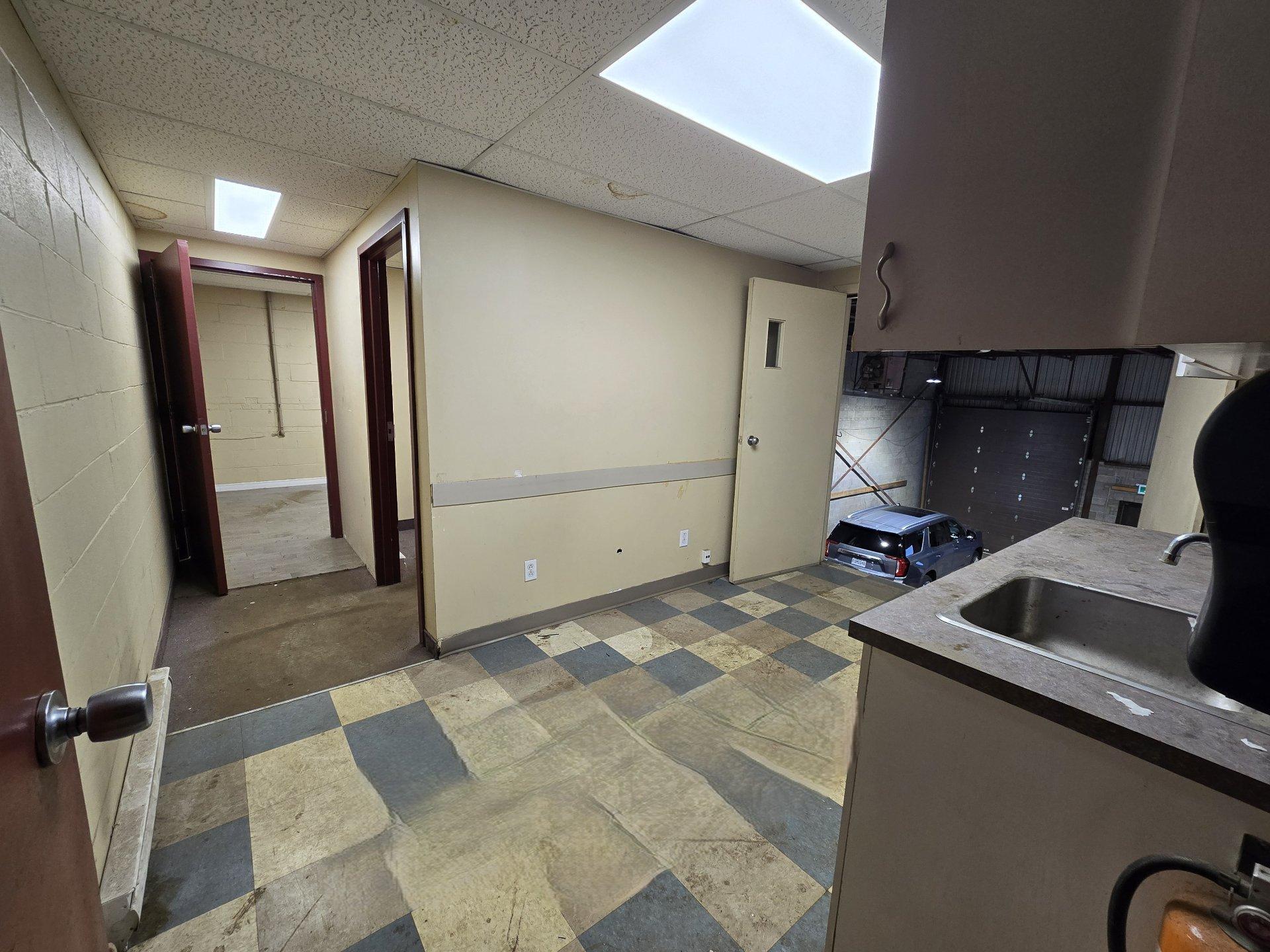 









1537


Desserte Nord Laval (A-440) O.

,
Laval (Chomedey),




QC
H7L3W3

