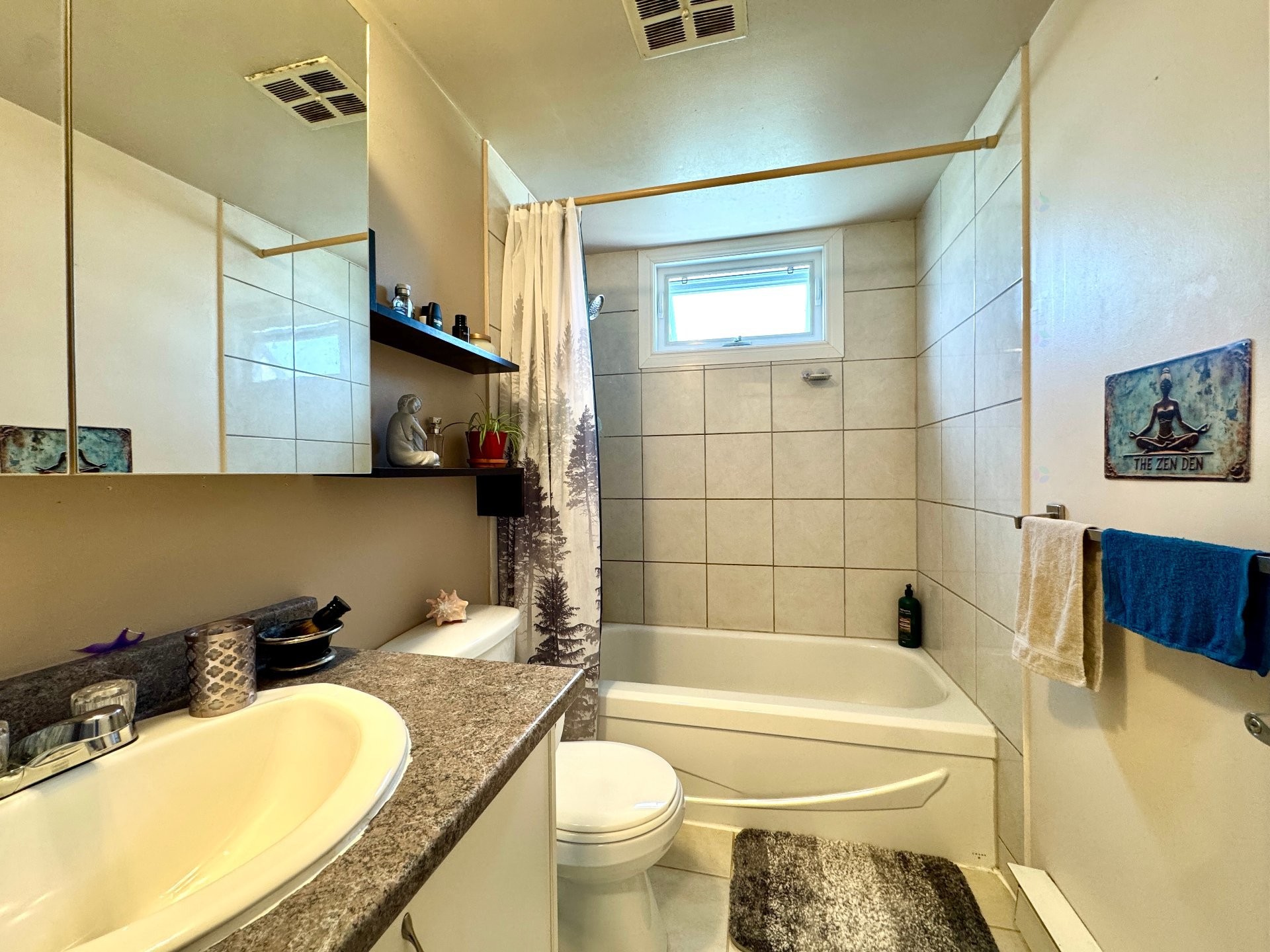 









410


Rue Marquis

,
Saint-Célestin - Village,




QC
J0C1G0

