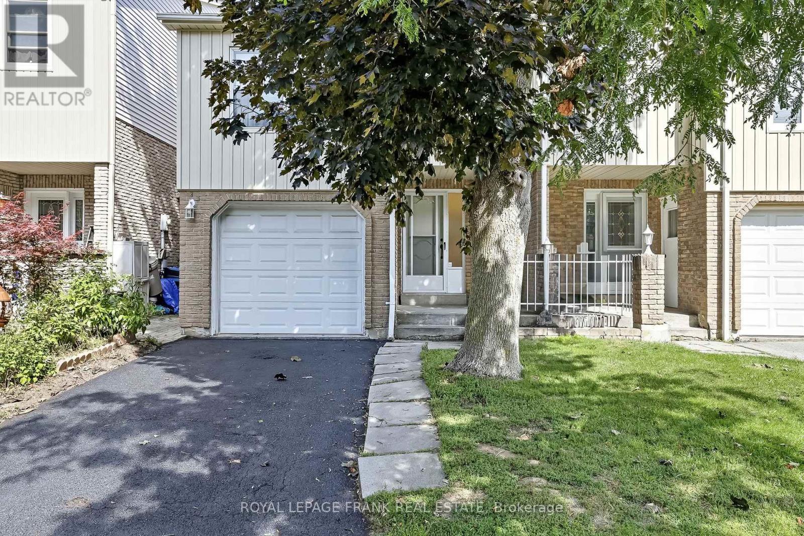 












72 REGINALD CRESCENT

,
Markham (Markham Village),




Ontario
L3P3T9

