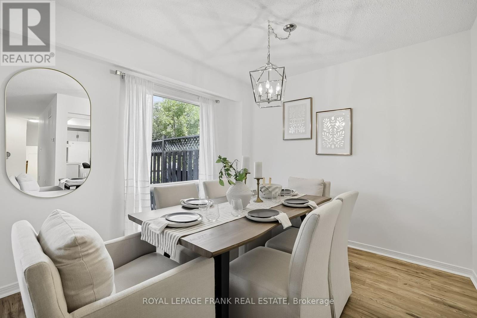 












72 REGINALD CRESCENT

,
Markham (Markham Village),




Ontario
L3P3T9


