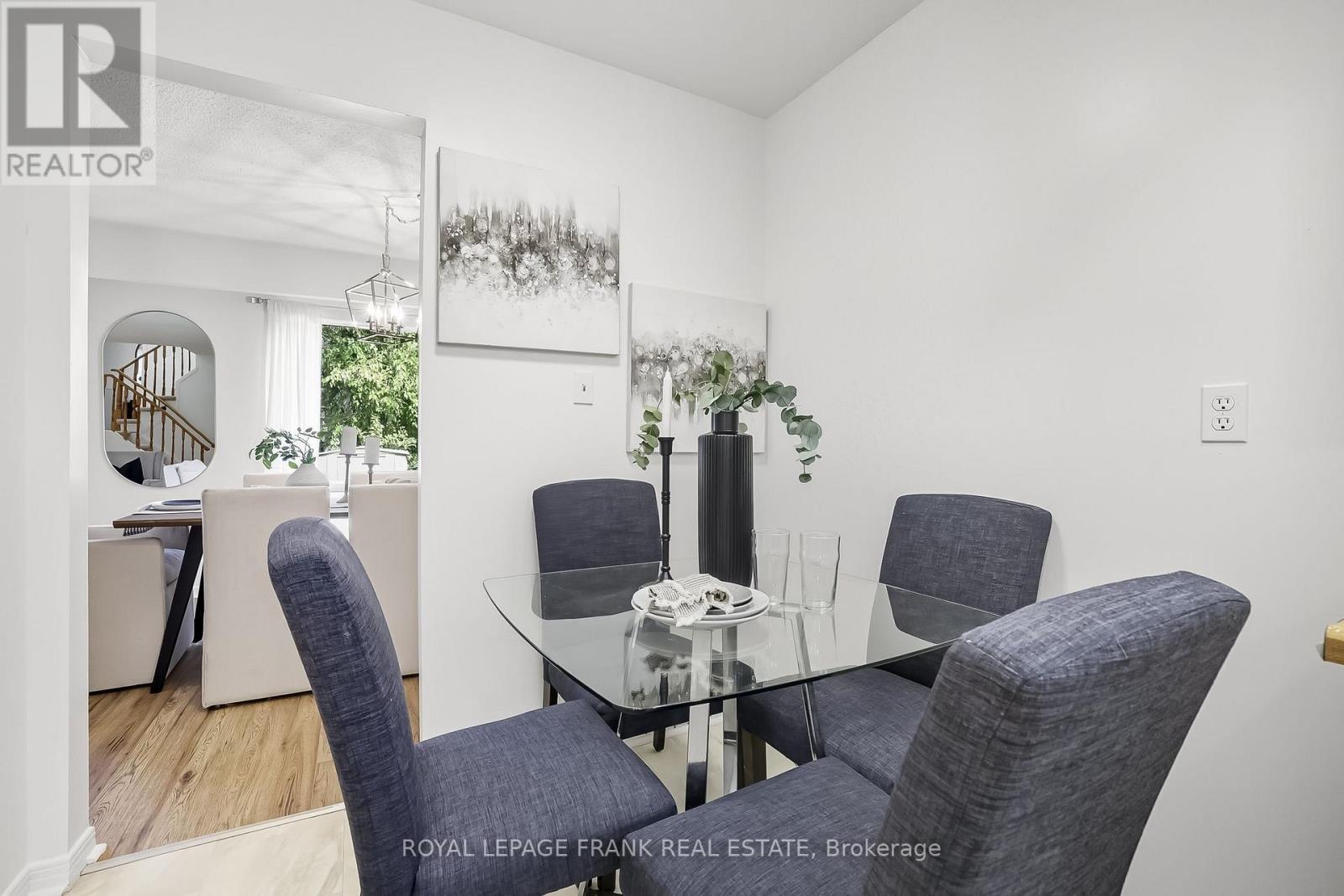 












72 REGINALD CRESCENT

,
Markham (Markham Village),




Ontario
L3P3T9

