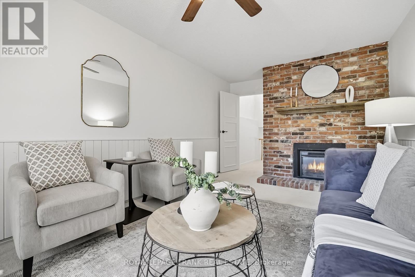 












72 REGINALD CRESCENT

,
Markham (Markham Village),




Ontario
L3P3T9

