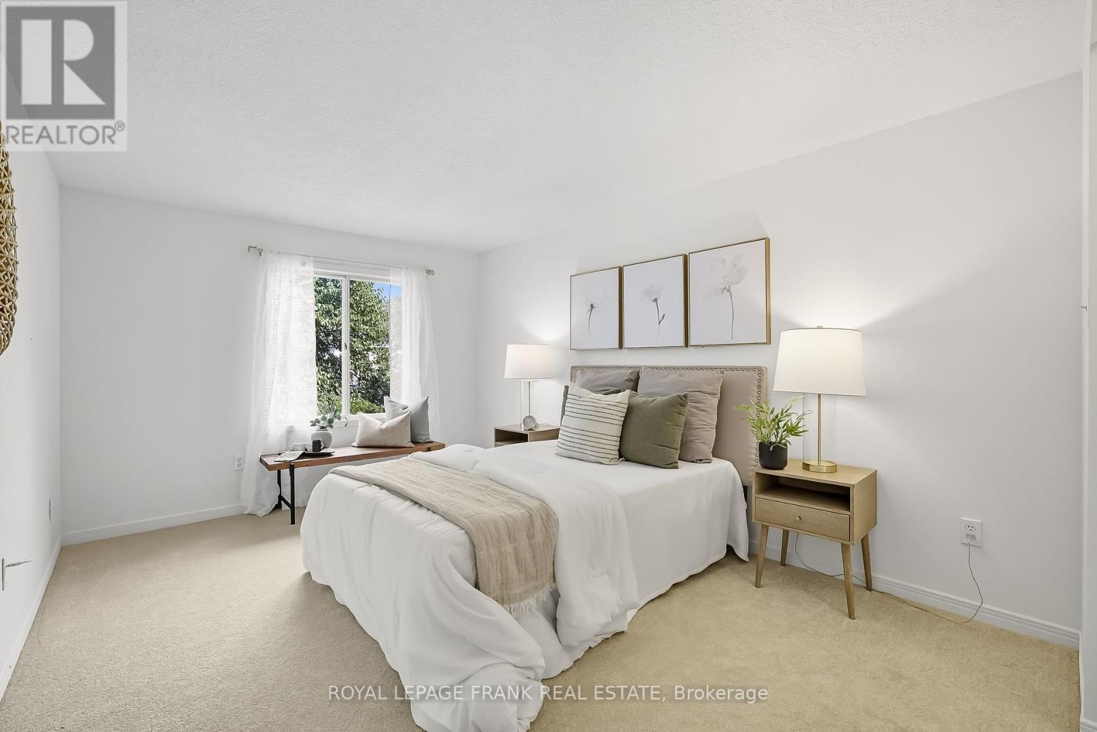 












72 REGINALD CRESCENT

,
Markham (Markham Village),




Ontario
L3P3T9

