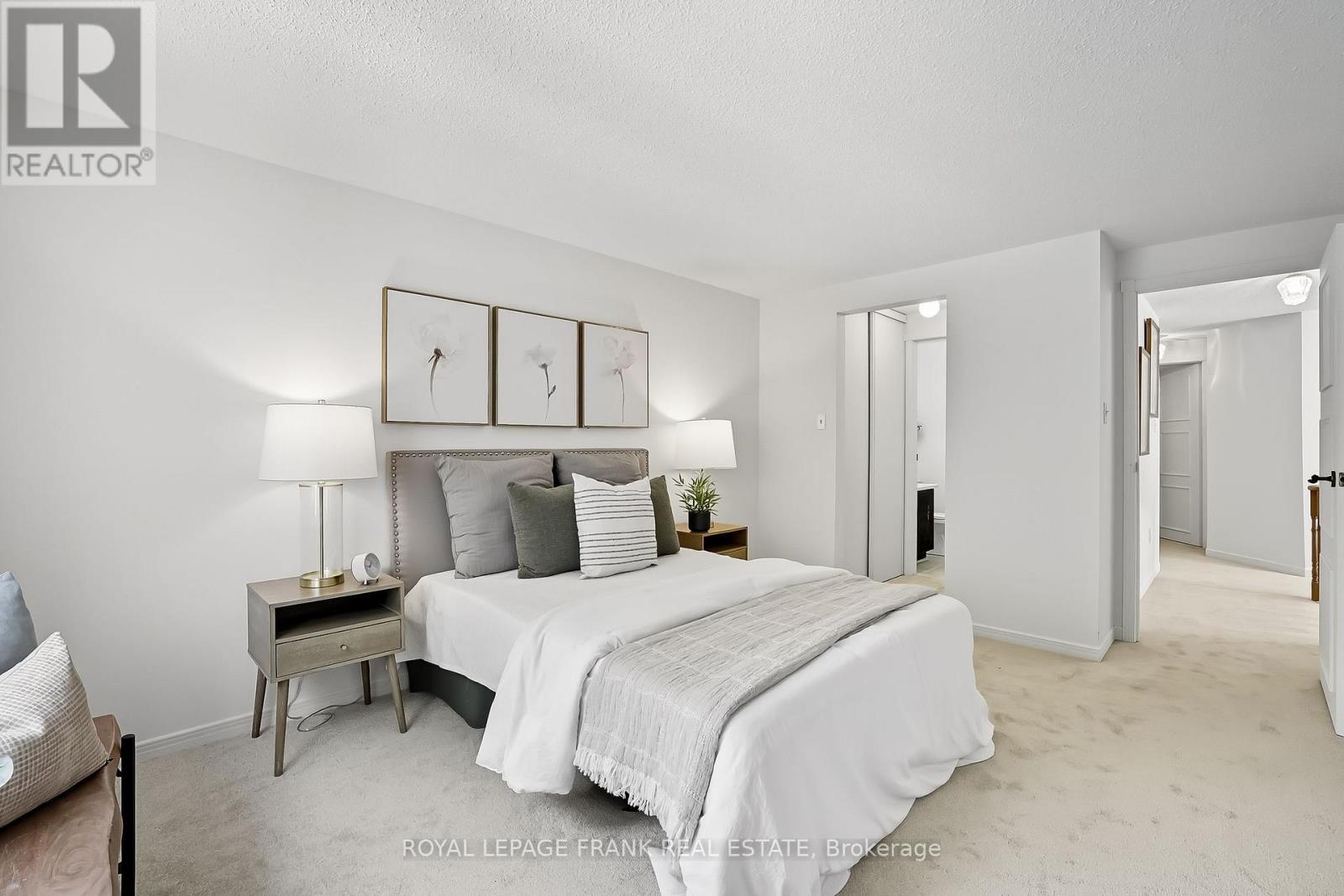 












72 REGINALD CRESCENT

,
Markham (Markham Village),




Ontario
L3P3T9

