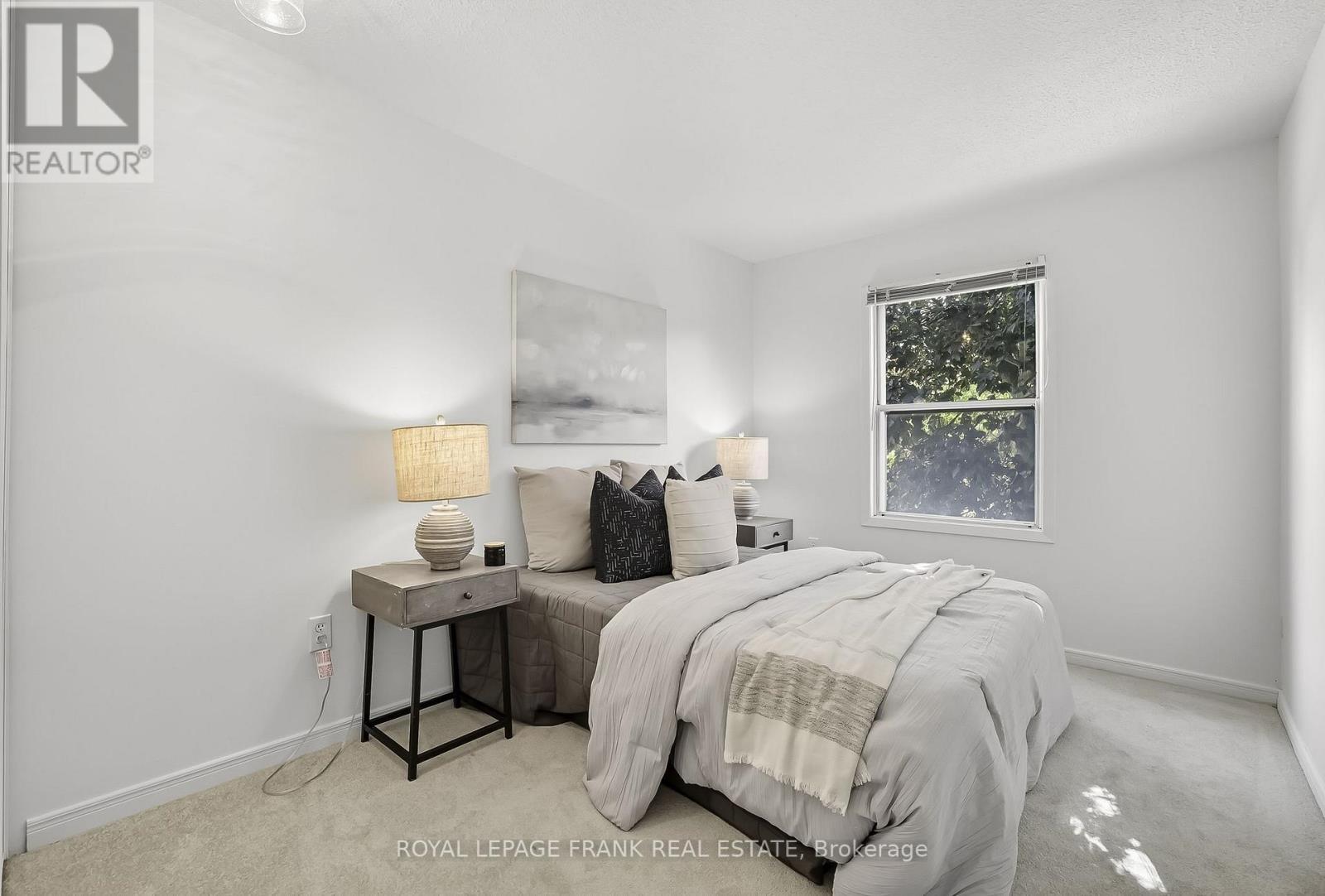 












72 REGINALD CRESCENT

,
Markham (Markham Village),




Ontario
L3P3T9

