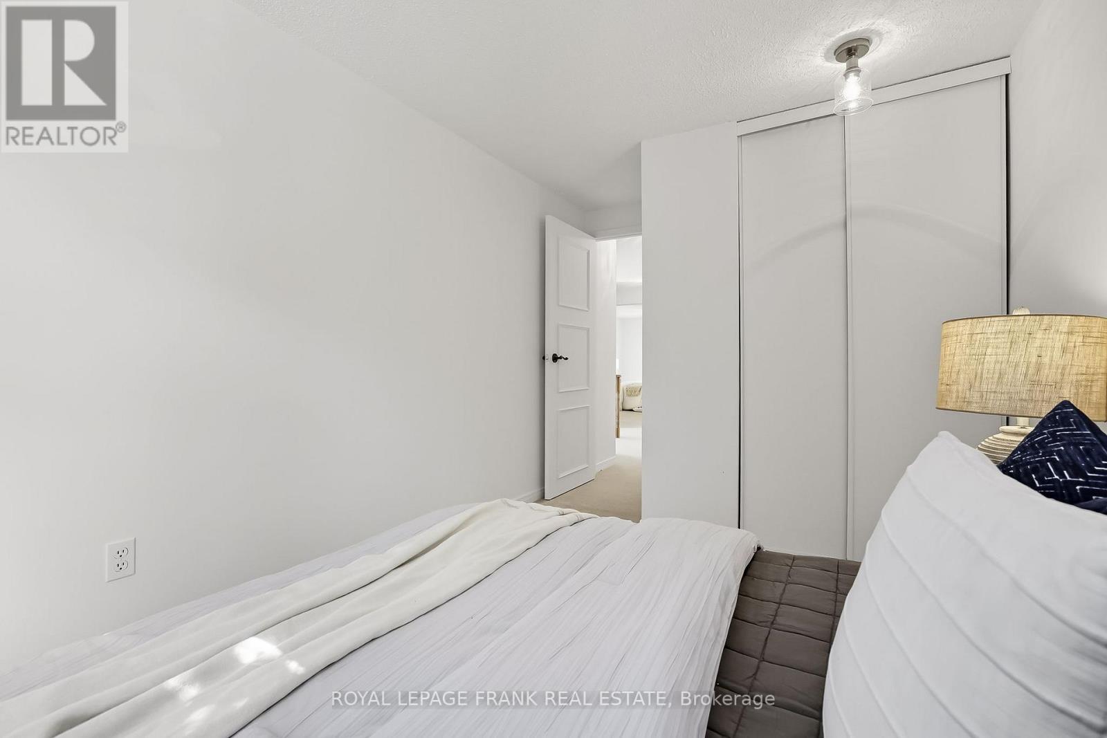 












72 REGINALD CRESCENT

,
Markham (Markham Village),




Ontario
L3P3T9

