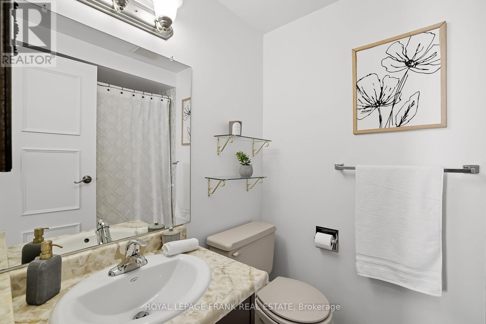 












72 REGINALD CRESCENT

,
Markham (Markham Village),




Ontario
L3P3T9

