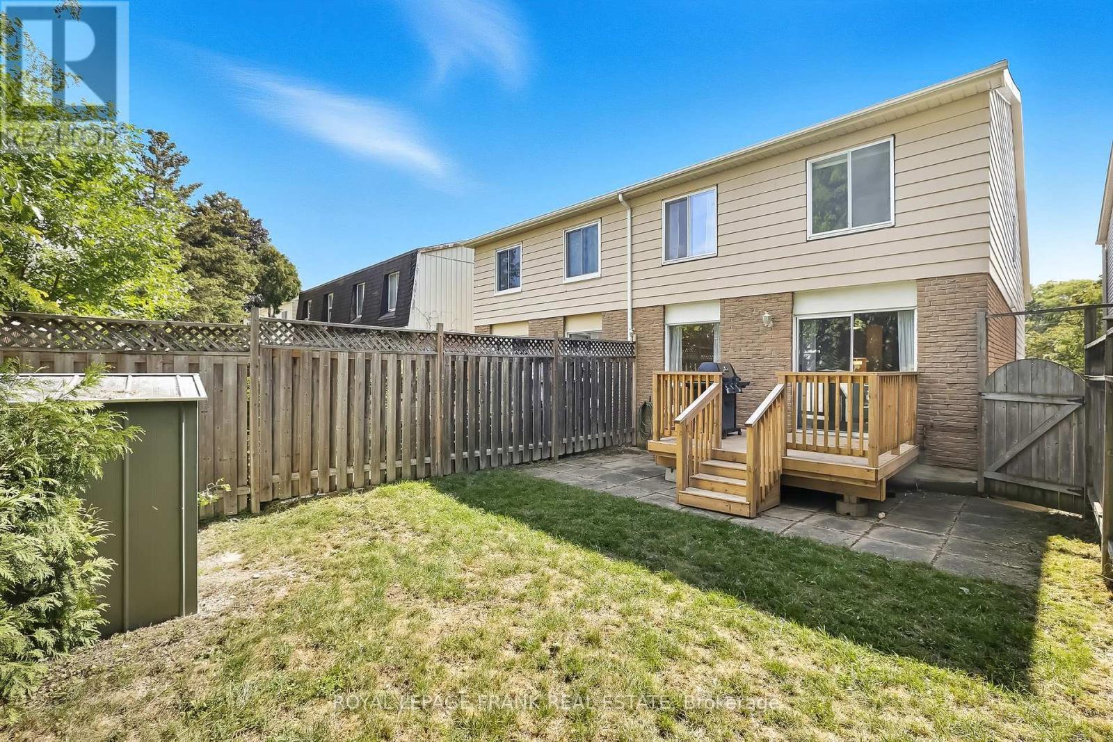 












72 REGINALD CRESCENT

,
Markham (Markham Village),




Ontario
L3P3T9

