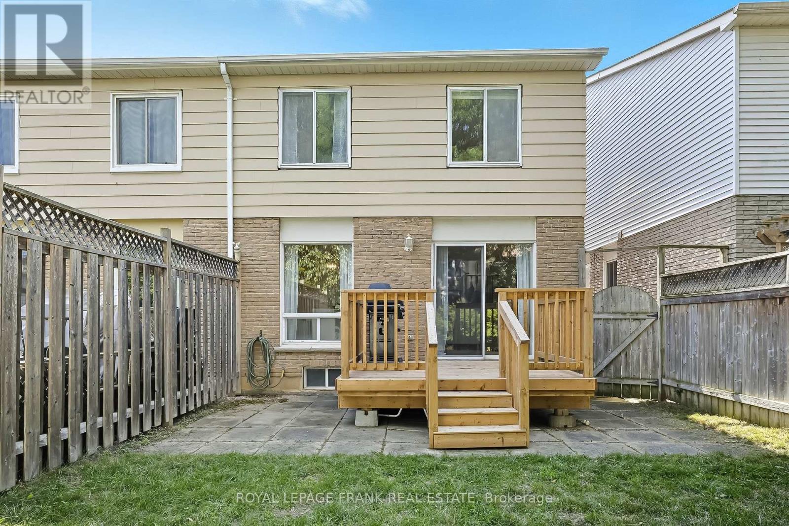 












72 REGINALD CRESCENT

,
Markham (Markham Village),




Ontario
L3P3T9

