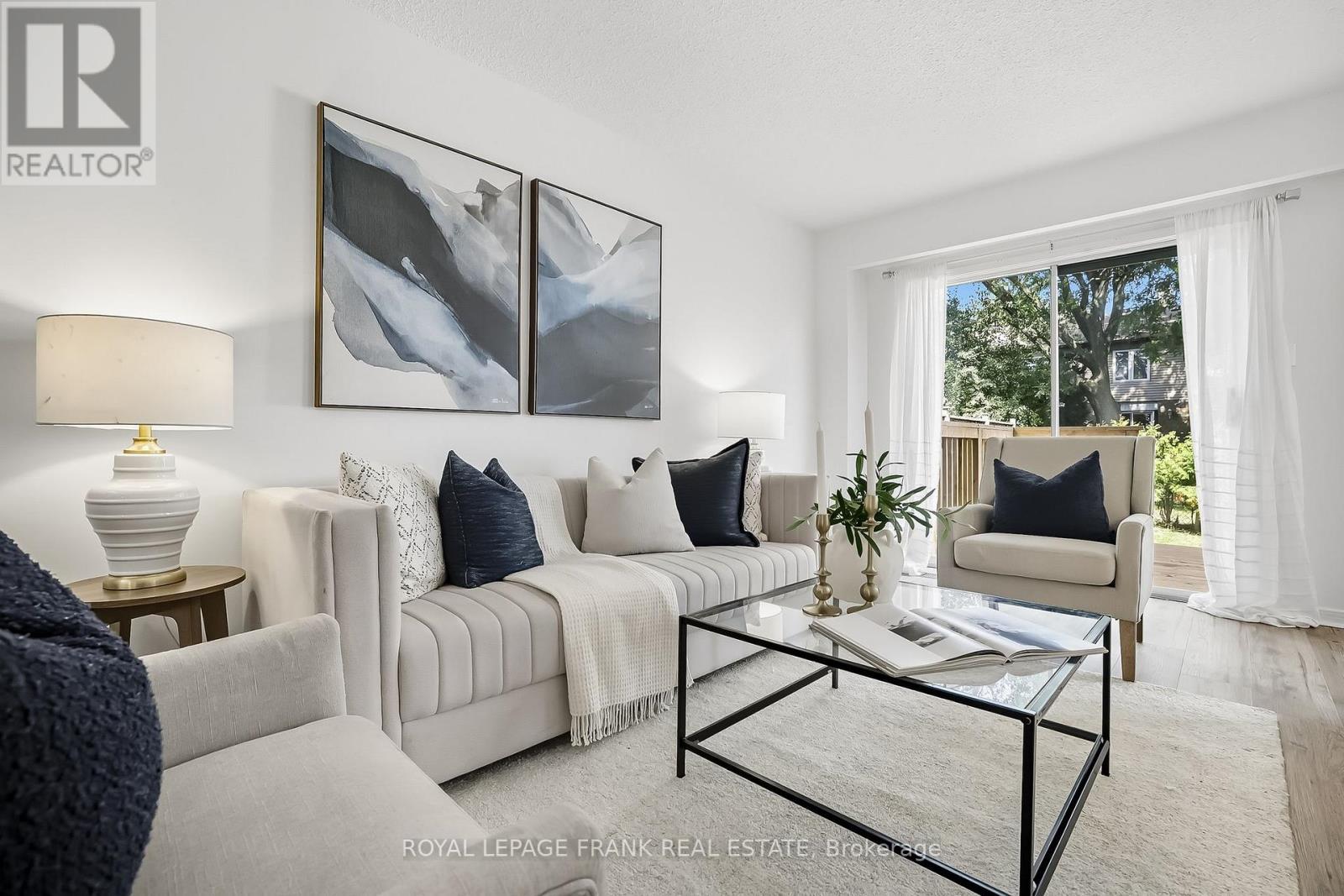 












72 REGINALD CRESCENT

,
Markham (Markham Village),




Ontario
L3P3T9

