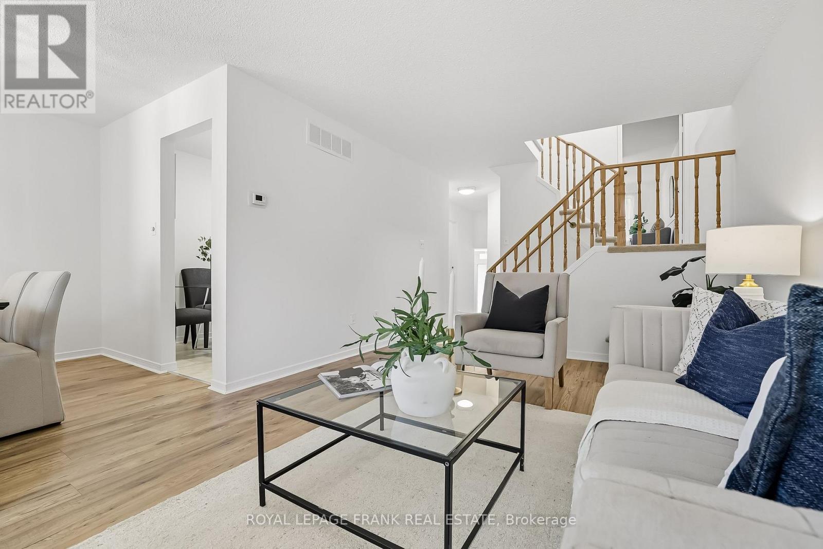 












72 REGINALD CRESCENT

,
Markham (Markham Village),




Ontario
L3P3T9


