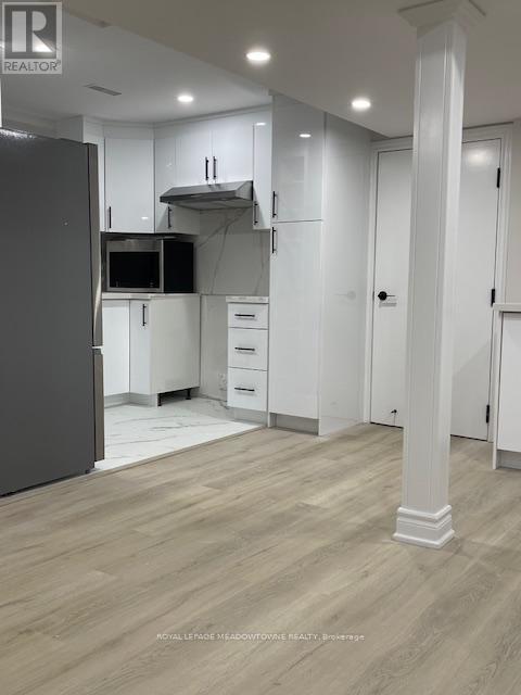 












130 LADY DOLORES AVENUE

,
Vaughan,




Ontario
L6A4G3

