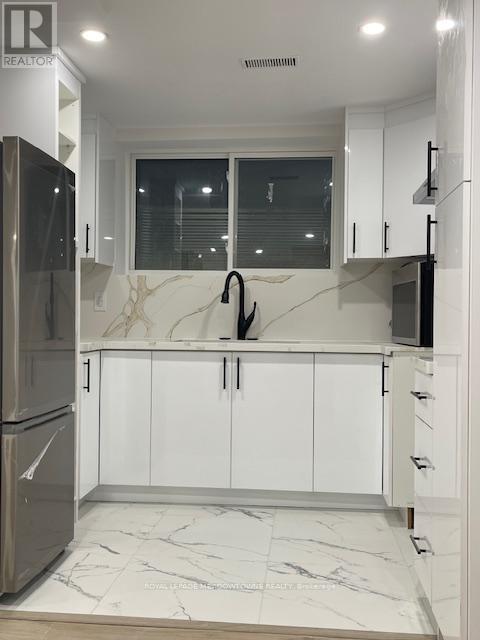 












130 LADY DOLORES AVENUE

,
Vaughan,




Ontario
L6A4G3

