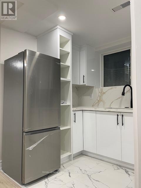 












130 LADY DOLORES AVENUE

,
Vaughan,




Ontario
L6A4G3

