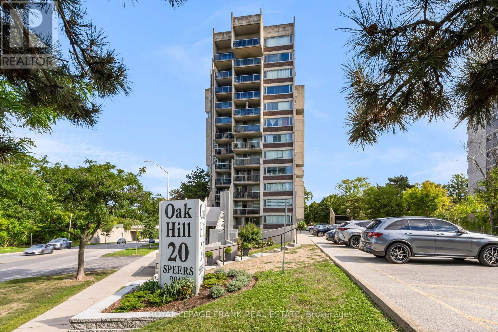 












105 - 20 SPEERS ROAD

,
Oakville (CO Central),




Ontario
L6K3R5

