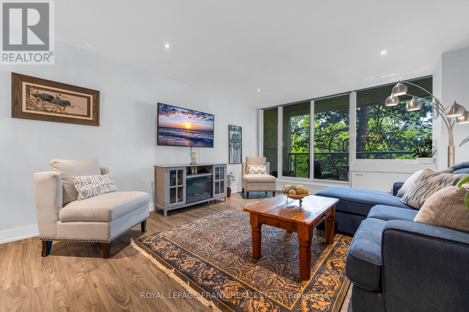 












105 - 20 SPEERS ROAD

,
Oakville (CO Central),




Ontario
L6K3R5

