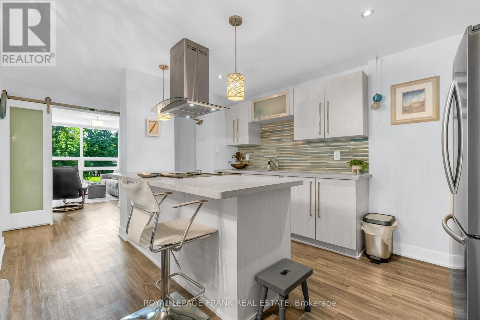 












105 - 20 SPEERS ROAD

,
Oakville (CO Central),




Ontario
L6K3R5

