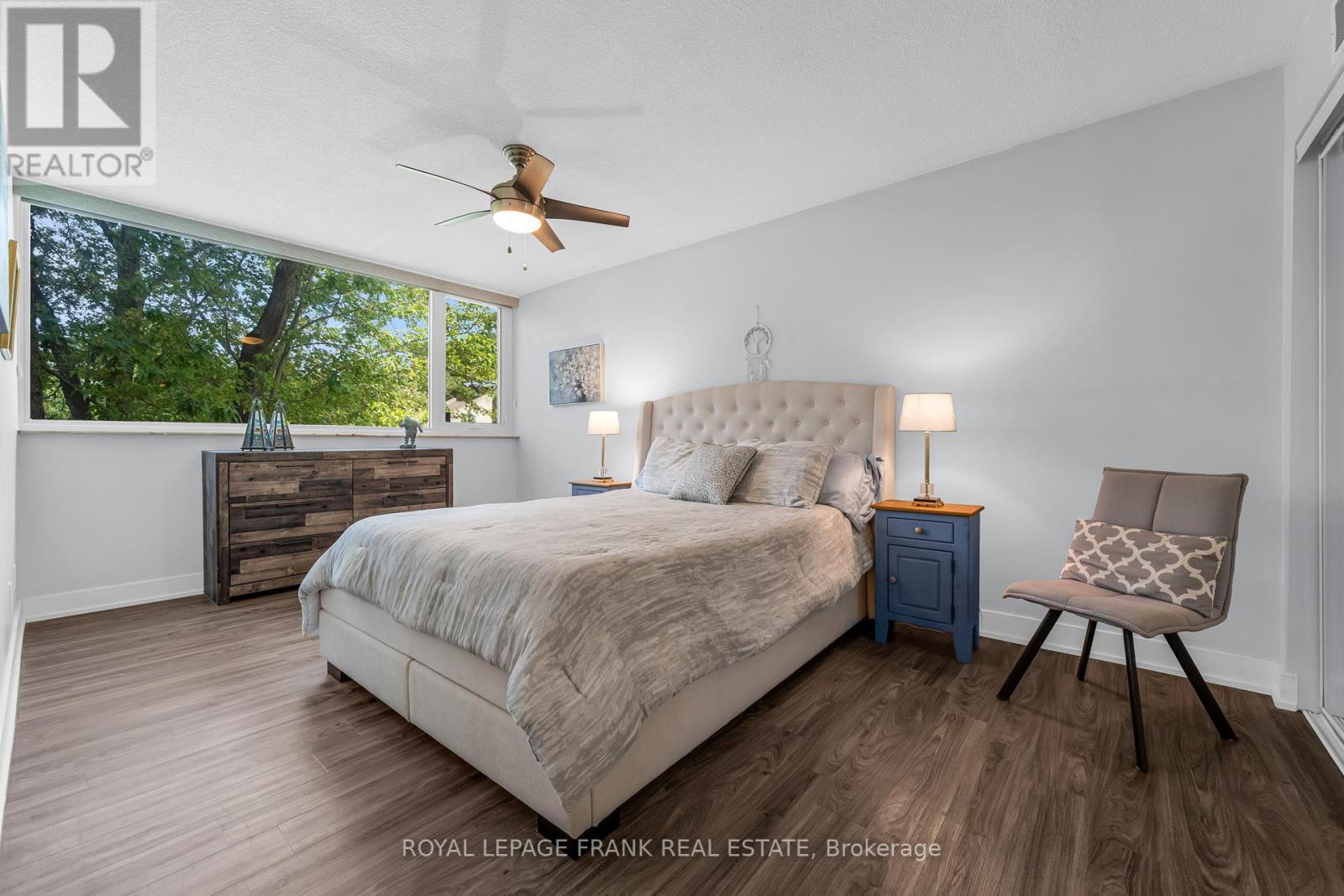 












105 - 20 SPEERS ROAD

,
Oakville (CO Central),




Ontario
L6K3R5

