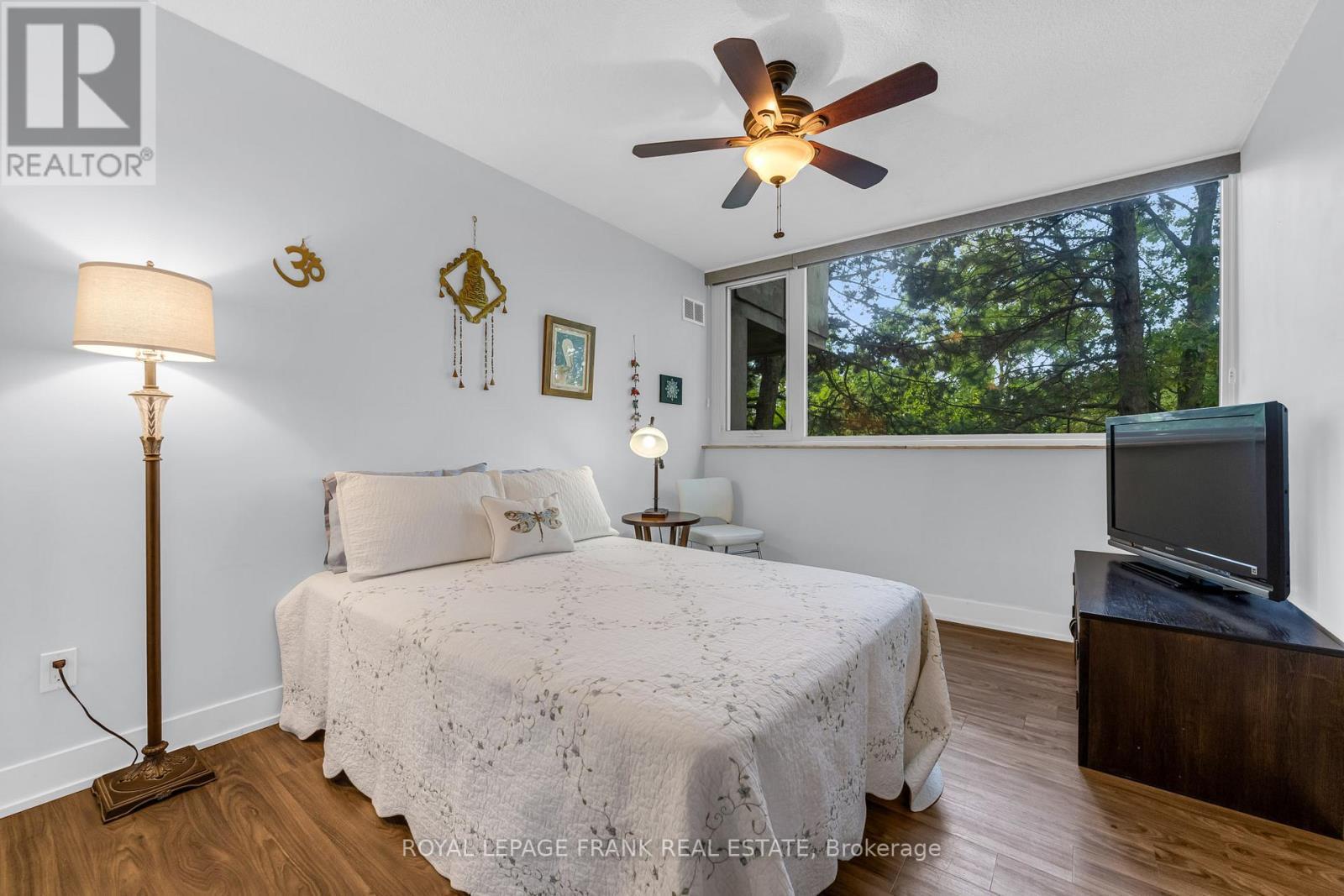 












105 - 20 SPEERS ROAD

,
Oakville (CO Central),




Ontario
L6K3R5

