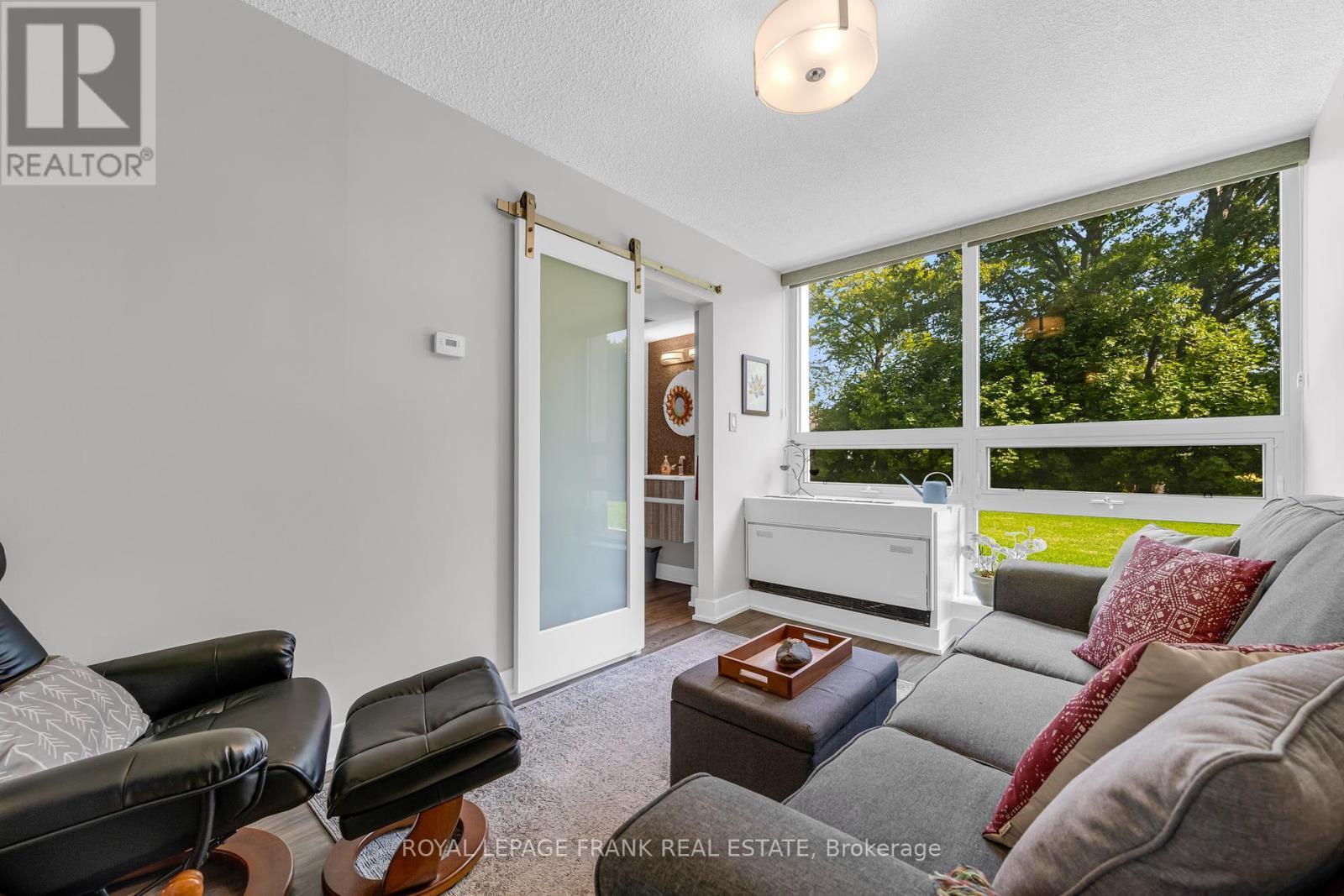 












105 - 20 SPEERS ROAD

,
Oakville (CO Central),




Ontario
L6K3R5

