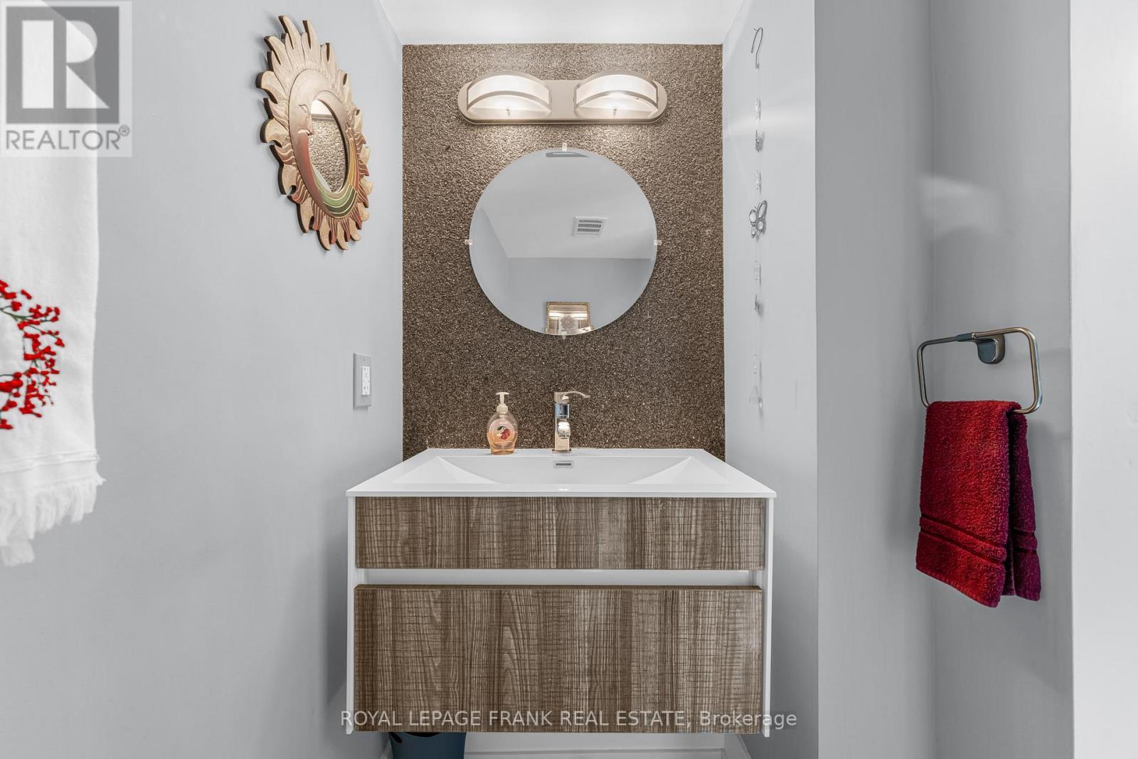 












105 - 20 SPEERS ROAD

,
Oakville (CO Central),




Ontario
L6K3R5

