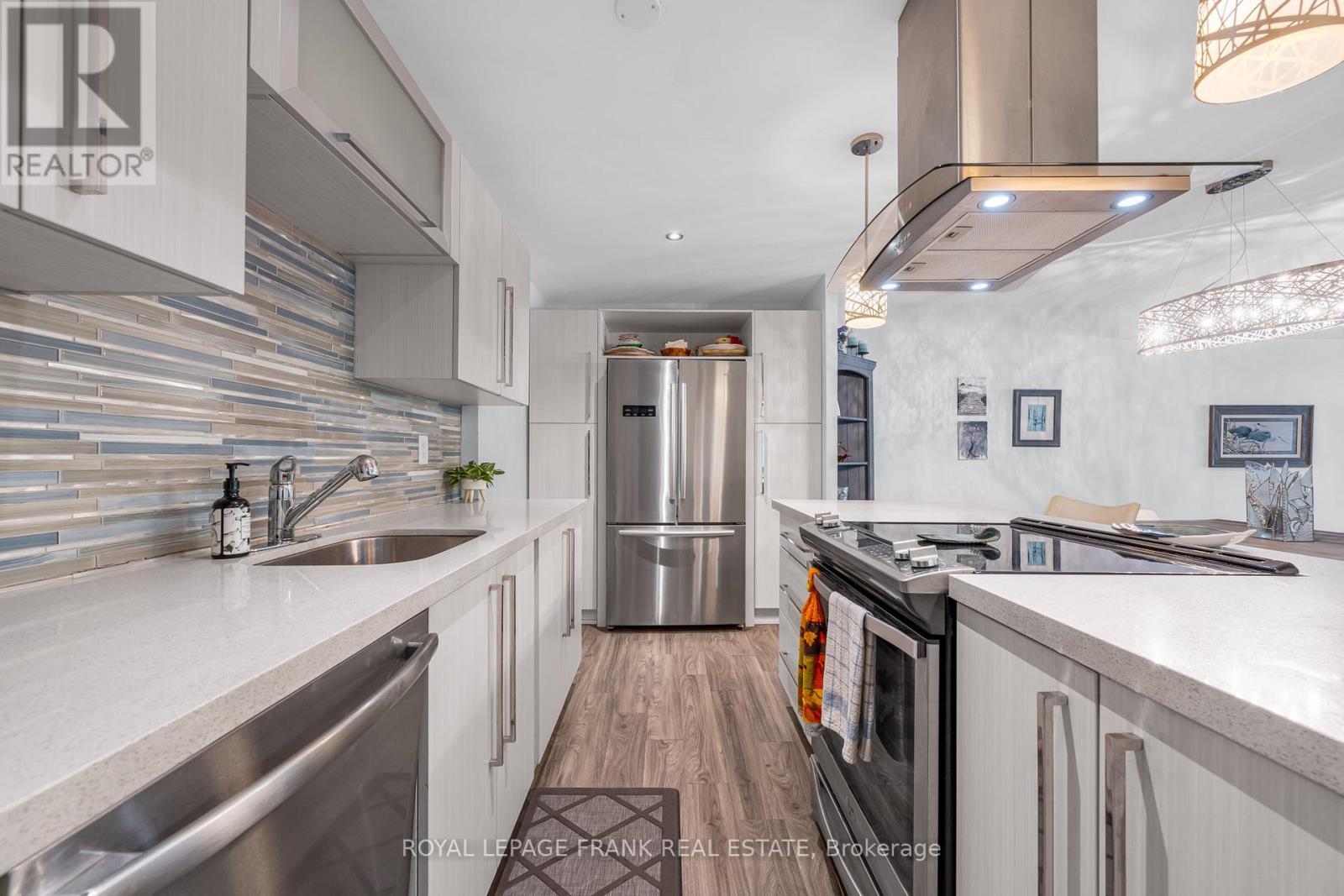 












105 - 20 SPEERS ROAD

,
Oakville (CO Central),




Ontario
L6K3R5

