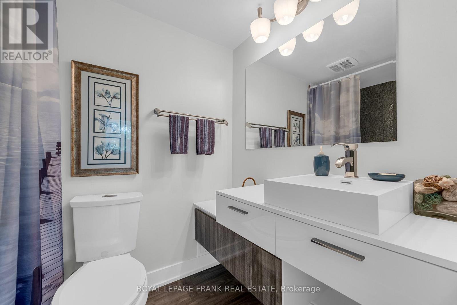 












105 - 20 SPEERS ROAD

,
Oakville (CO Central),




Ontario
L6K3R5

