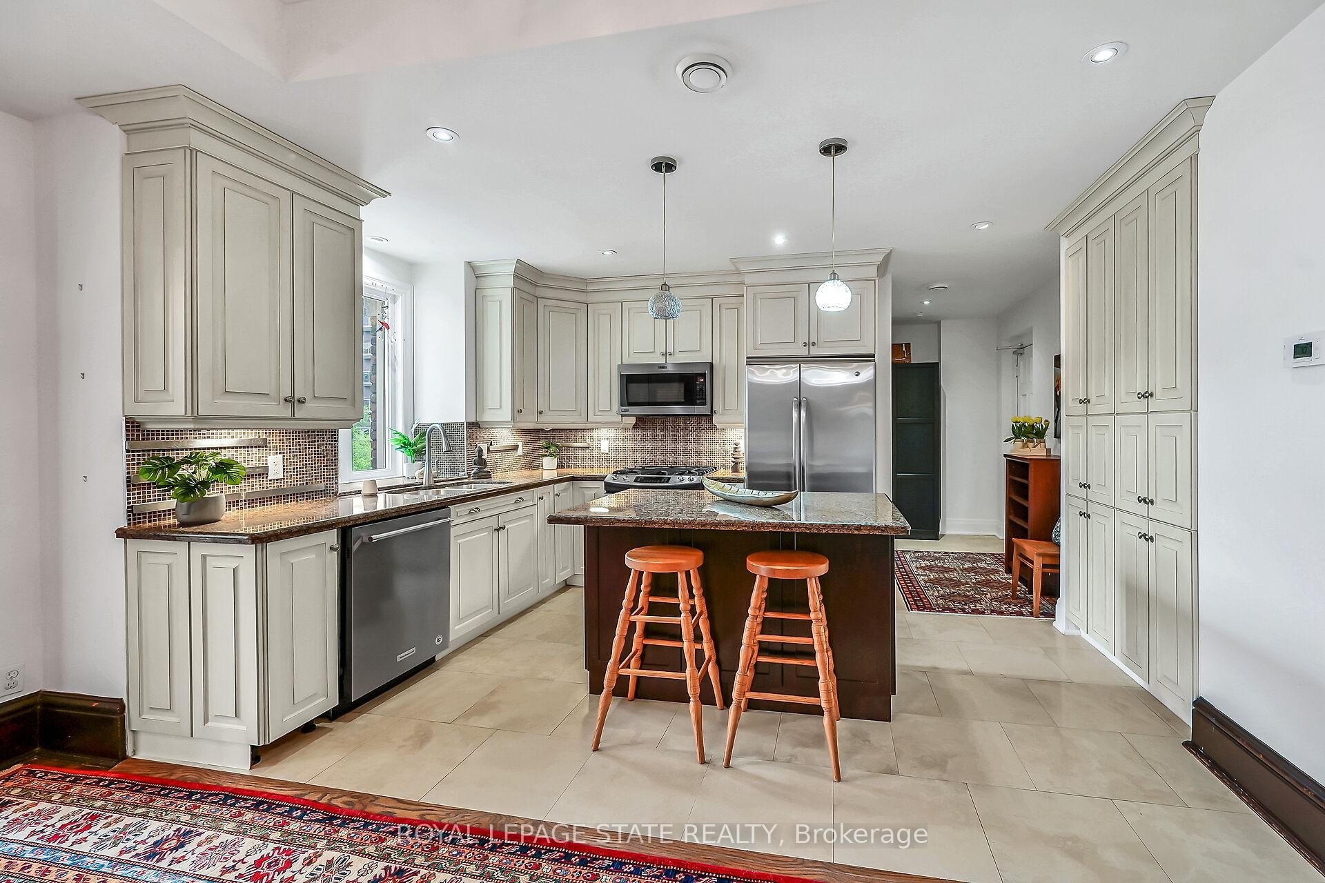 









86


Herkimer

Street, 41,
Hamilton,




ON
L8P 2G7

