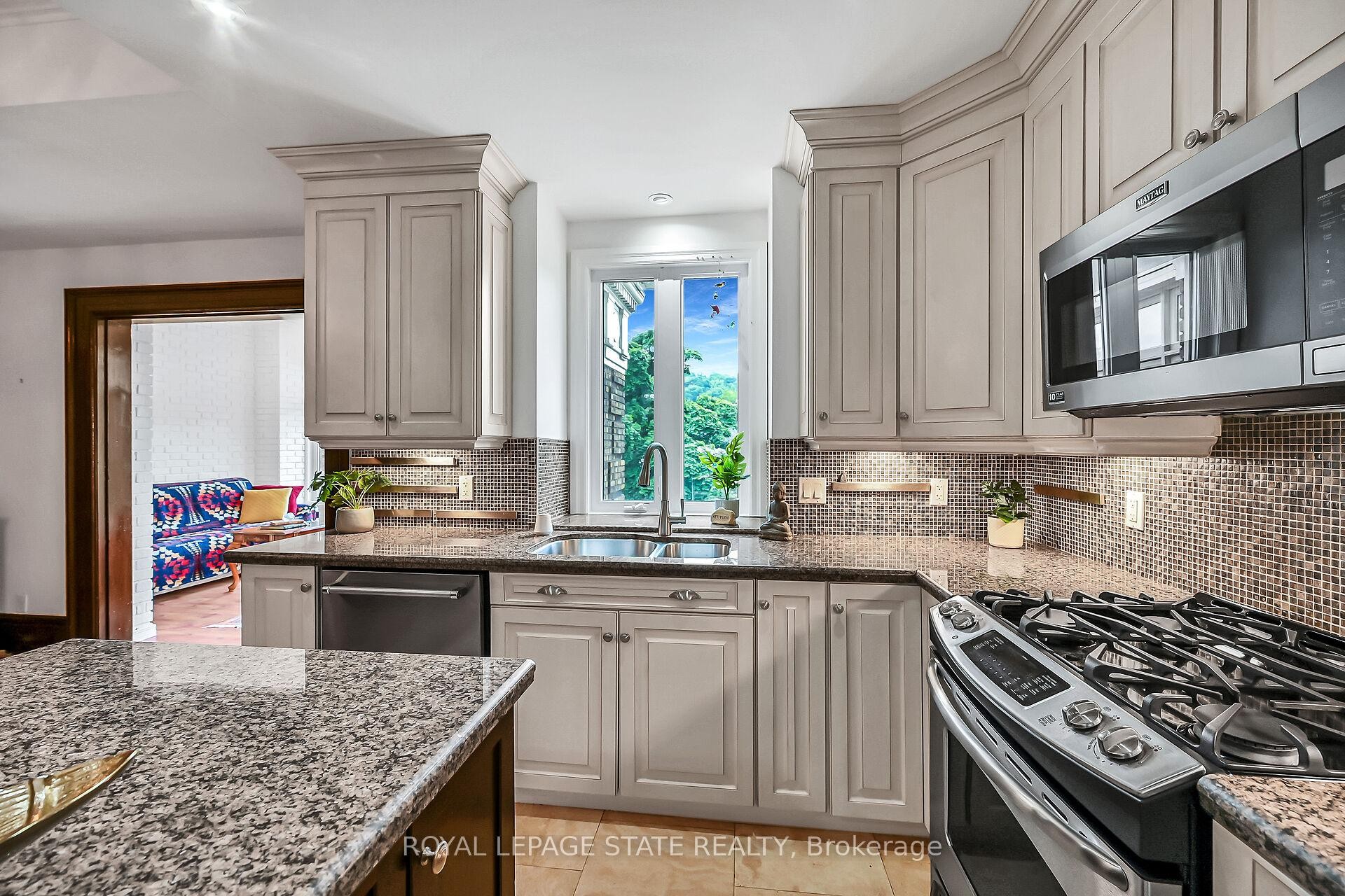 









86


Herkimer

Street, 41,
Hamilton,




ON
L8P 2G7

