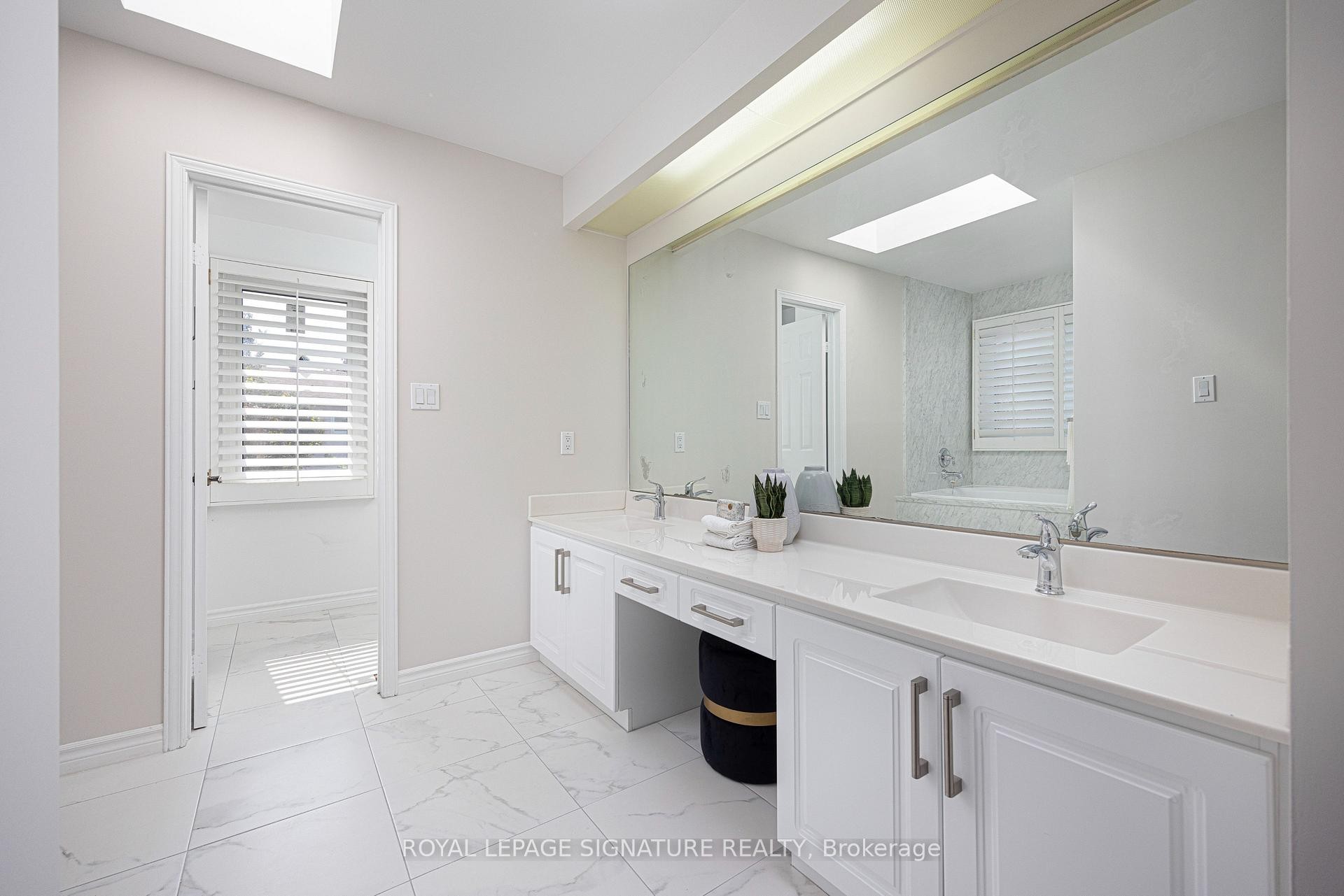 









77


Canongate

Trail,
Toronto,




ON
M1V 2R8

