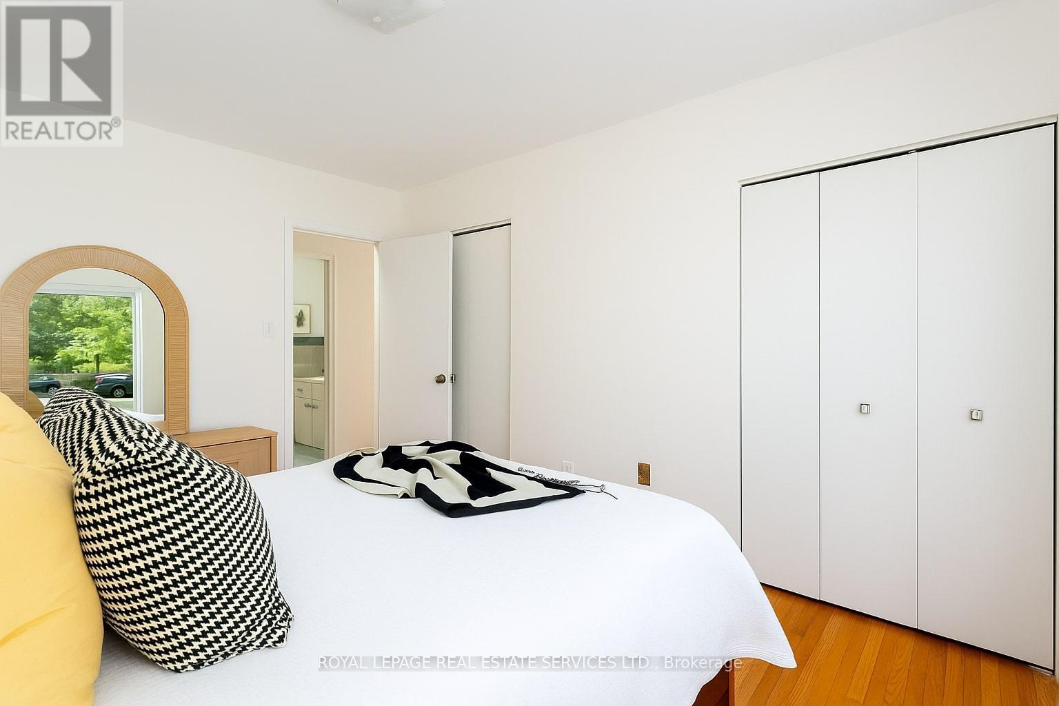 












1106 FALGARWOOD DRIVE

,
Oakville,




Ontario
L6H1N9

