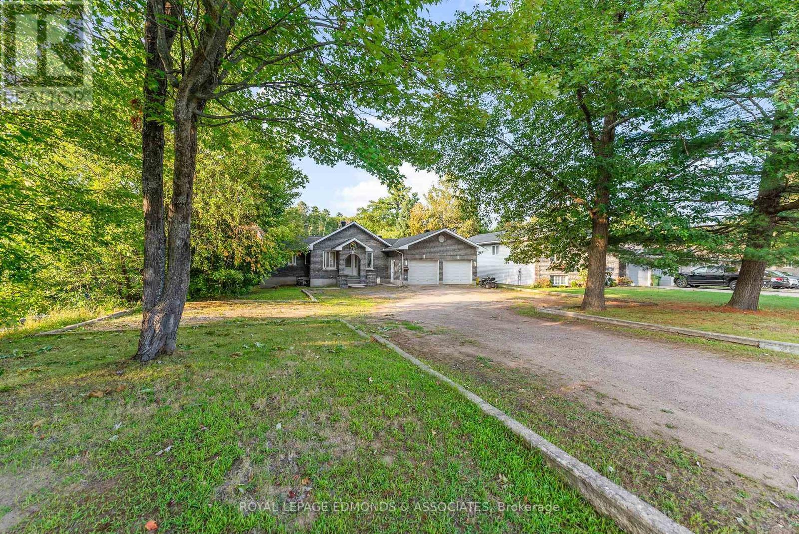 












1349 VICTORIA STREET

,
Petawawa,




Ontario
K8H2E9

