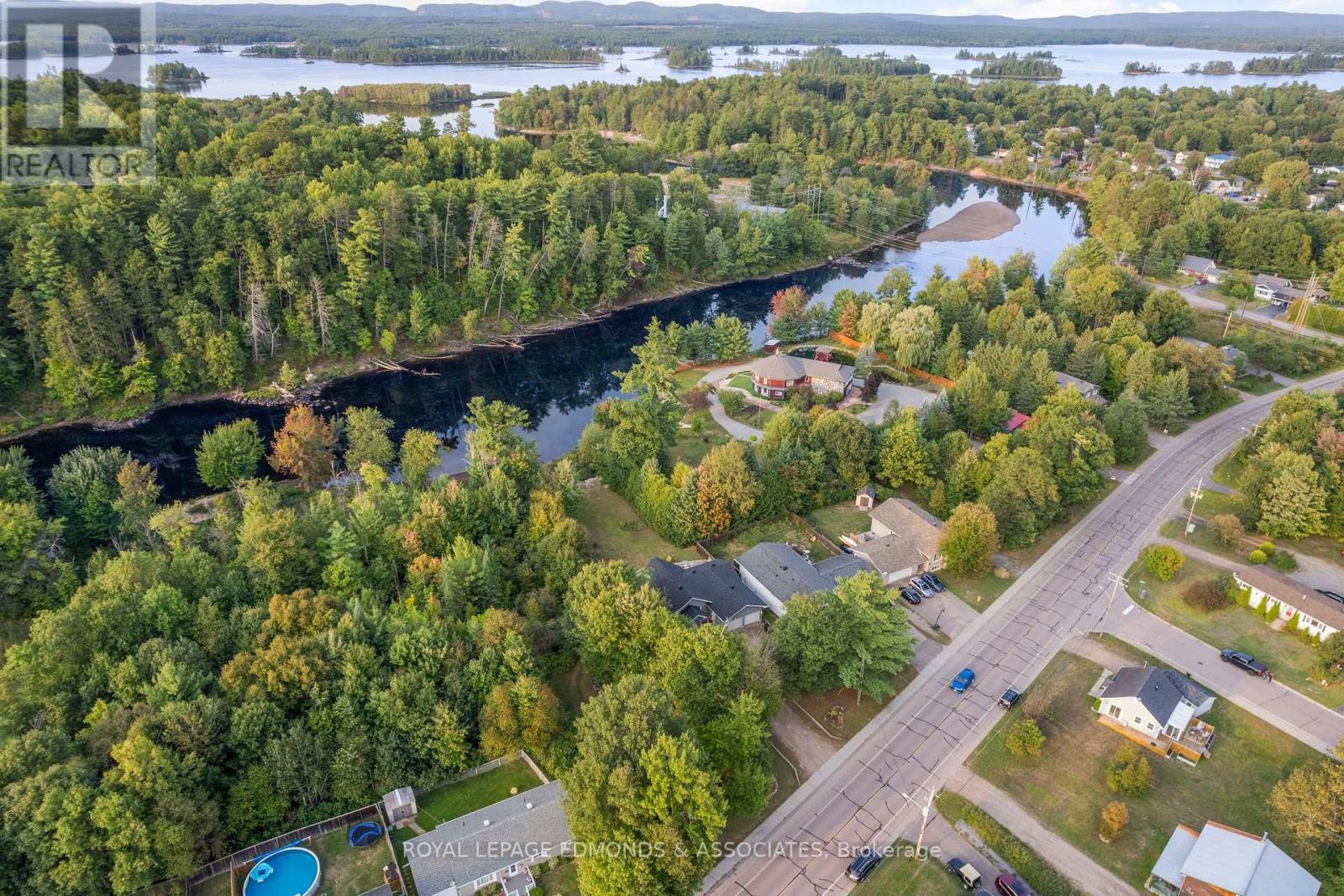 












1349 VICTORIA STREET

,
Petawawa,




Ontario
K8H2E9

