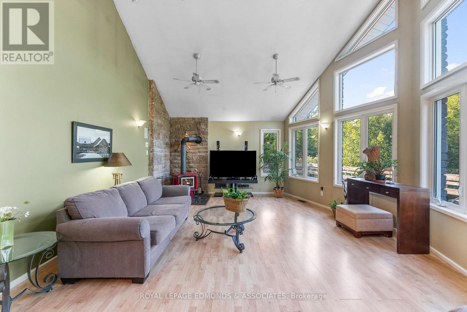 












1349 VICTORIA STREET

,
Petawawa,




Ontario
K8H2E9

