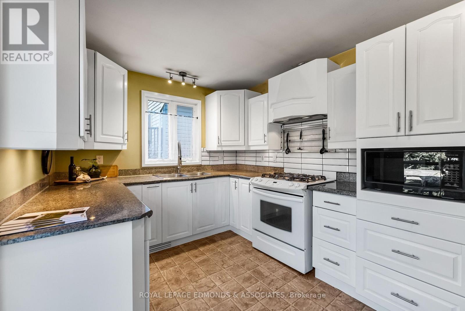 












1349 VICTORIA STREET

,
Petawawa,




Ontario
K8H2E9

