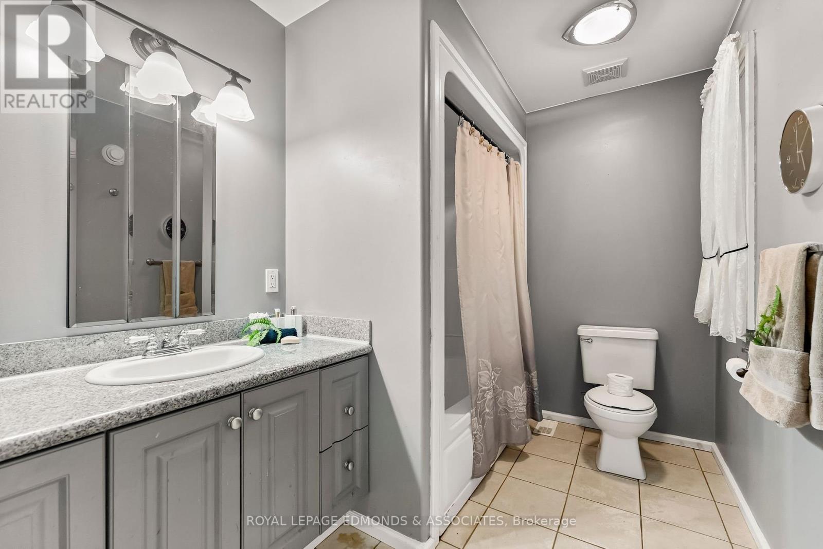 












1349 VICTORIA STREET

,
Petawawa,




Ontario
K8H2E9

