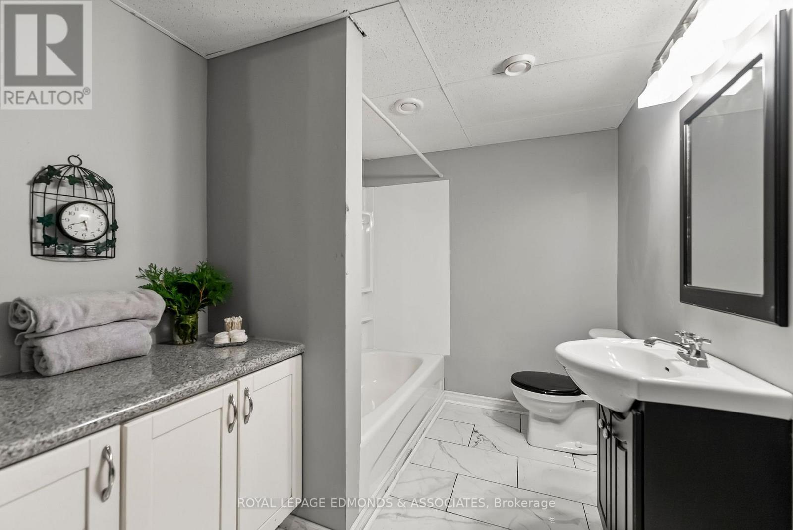 












1349 VICTORIA STREET

,
Petawawa,




Ontario
K8H2E9

