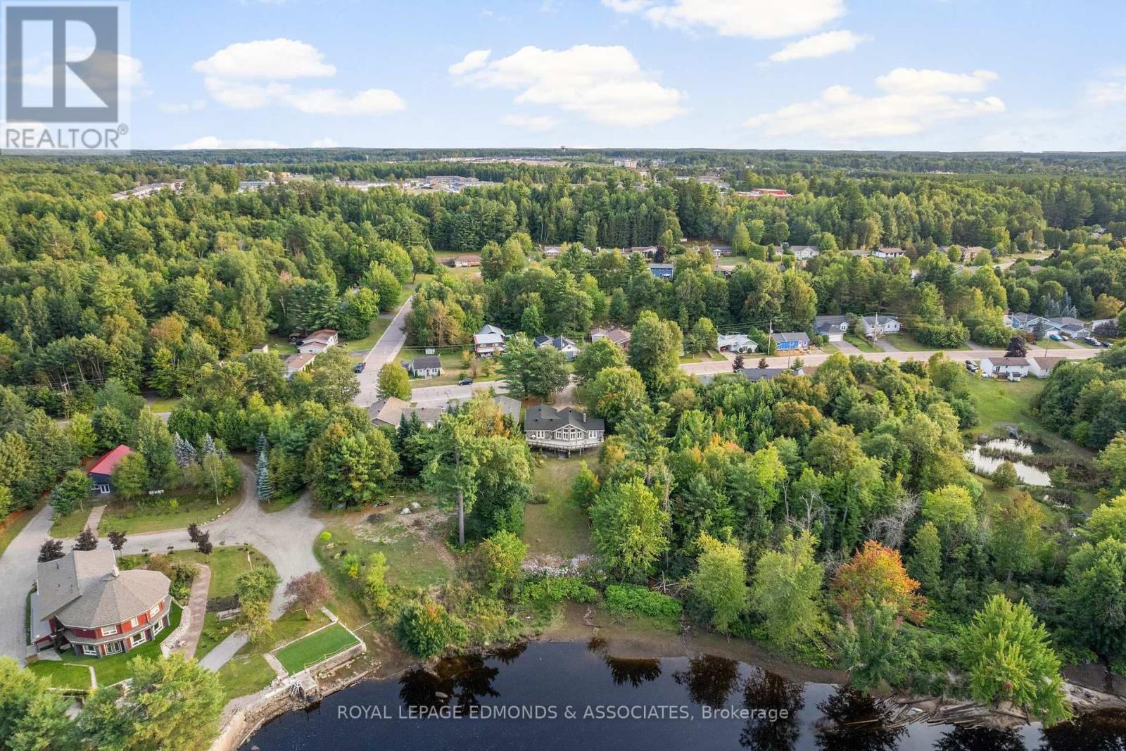 












1349 VICTORIA STREET

,
Petawawa,




Ontario
K8H2E9

