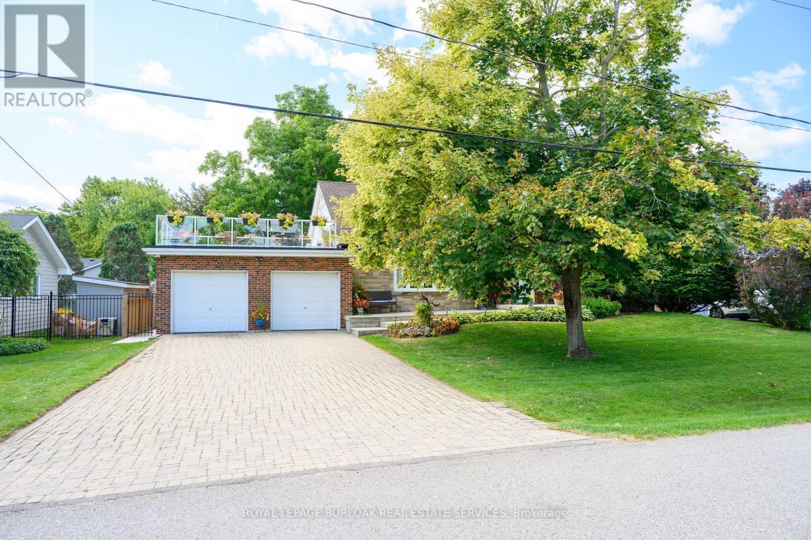 












912 BOOTHMAN AVENUE

,
Burlington,




Ontario
L7T1P4

