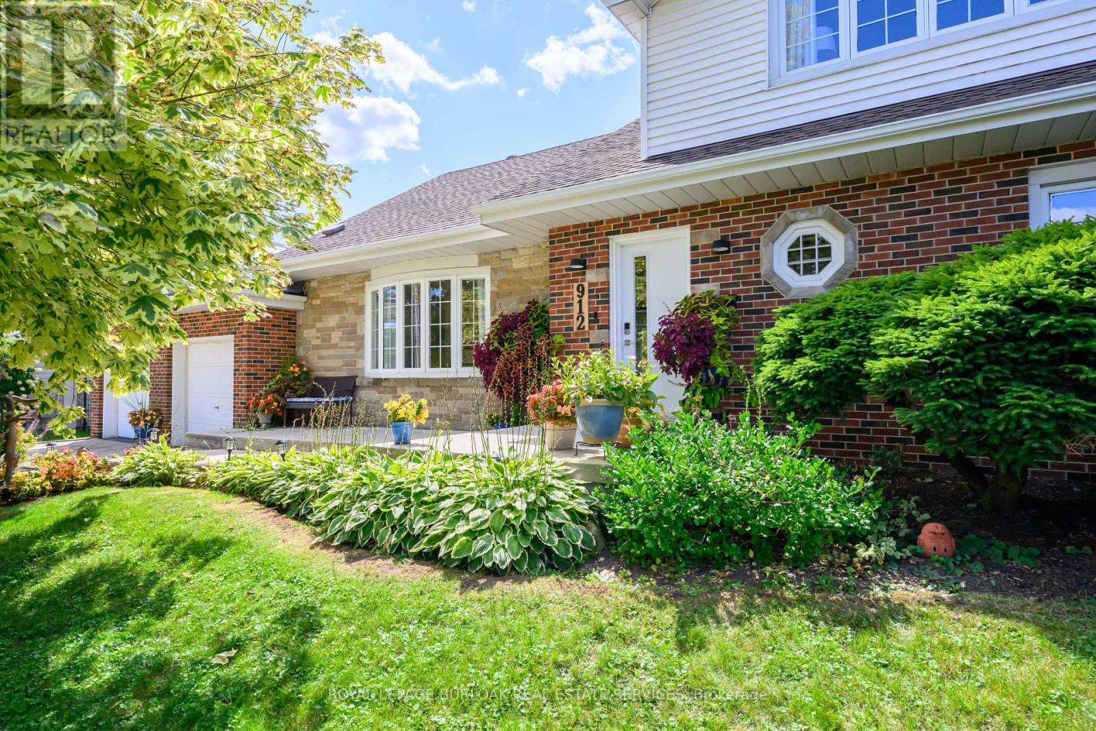 












912 BOOTHMAN AVENUE

,
Burlington,




Ontario
L7T1P4

