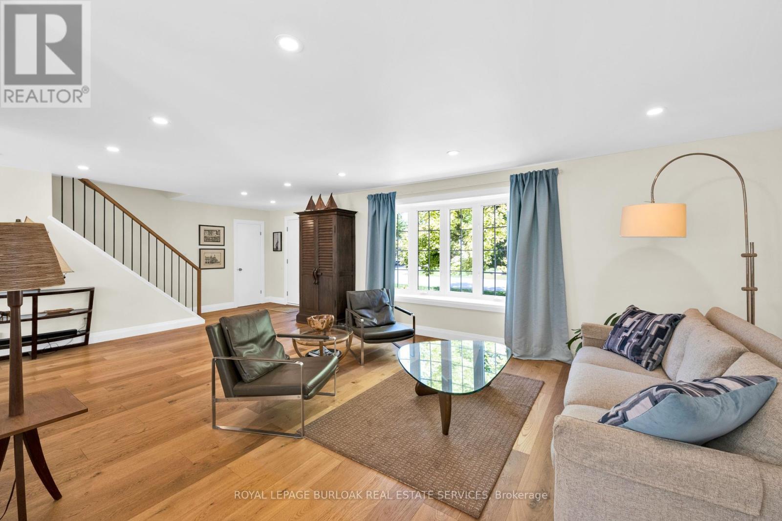 












912 BOOTHMAN AVENUE

,
Burlington,




Ontario
L7T1P4

