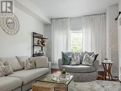 Living Room Picture 1