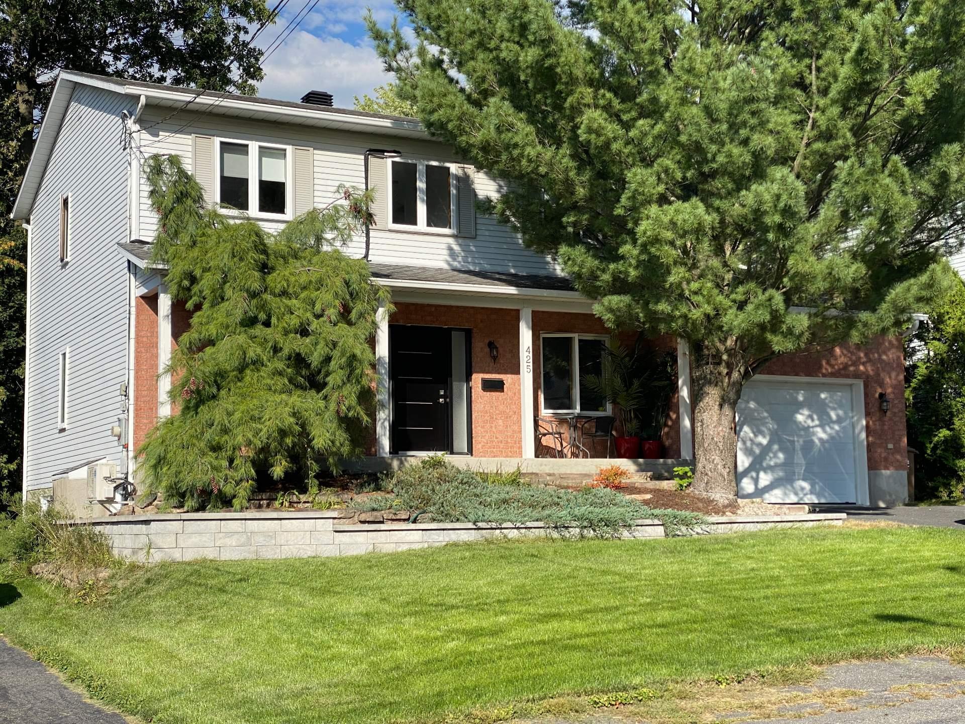 









425


Rue du Prince-Albert

,
Otterburn Park,




QC
J3H5H9

