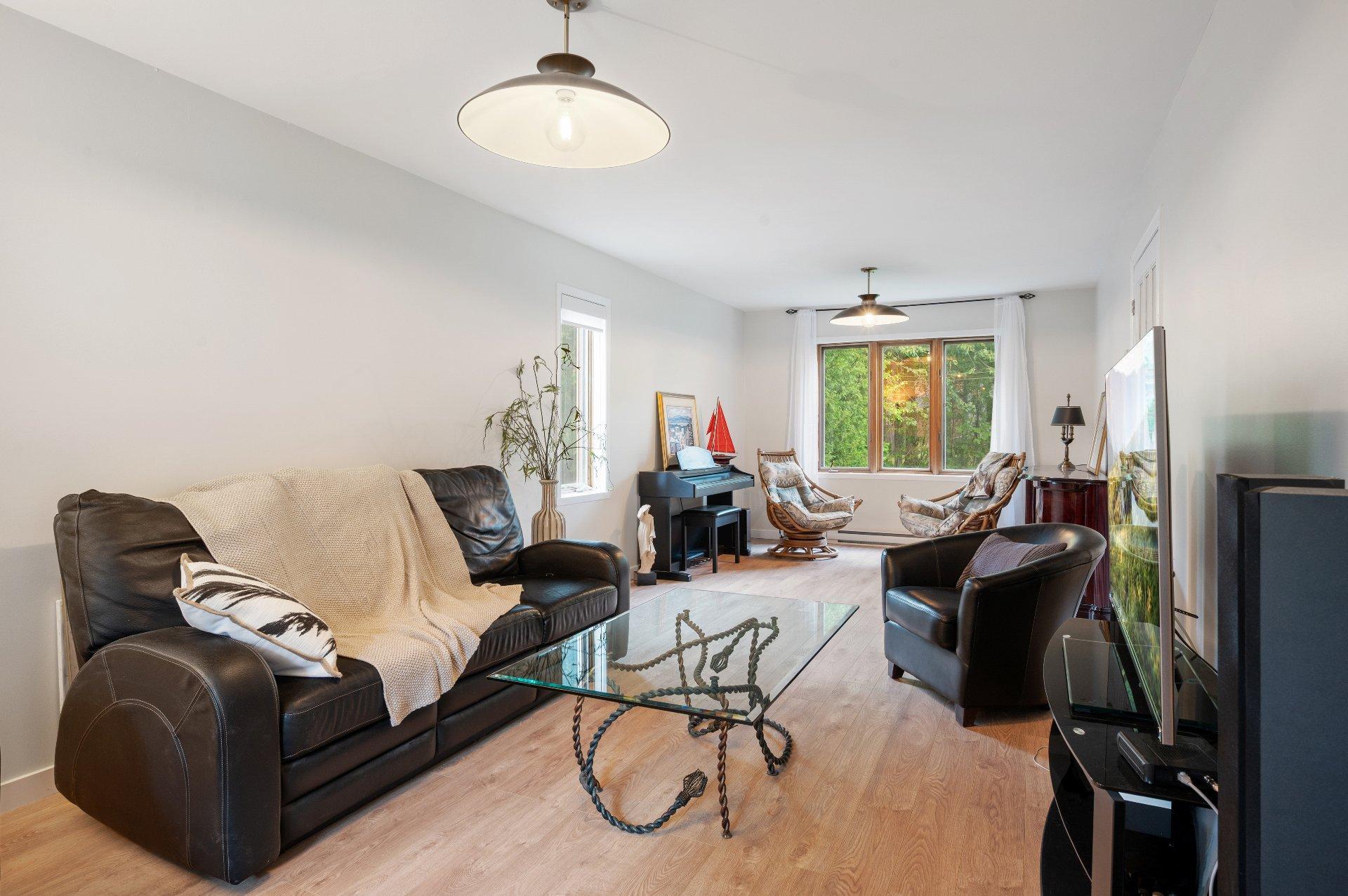 









425


Rue du Prince-Albert

,
Otterburn Park,




QC
J3H5H9

