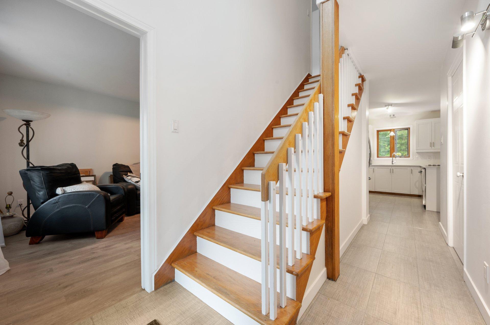 









425


Rue du Prince-Albert

,
Otterburn Park,




QC
J3H5H9

