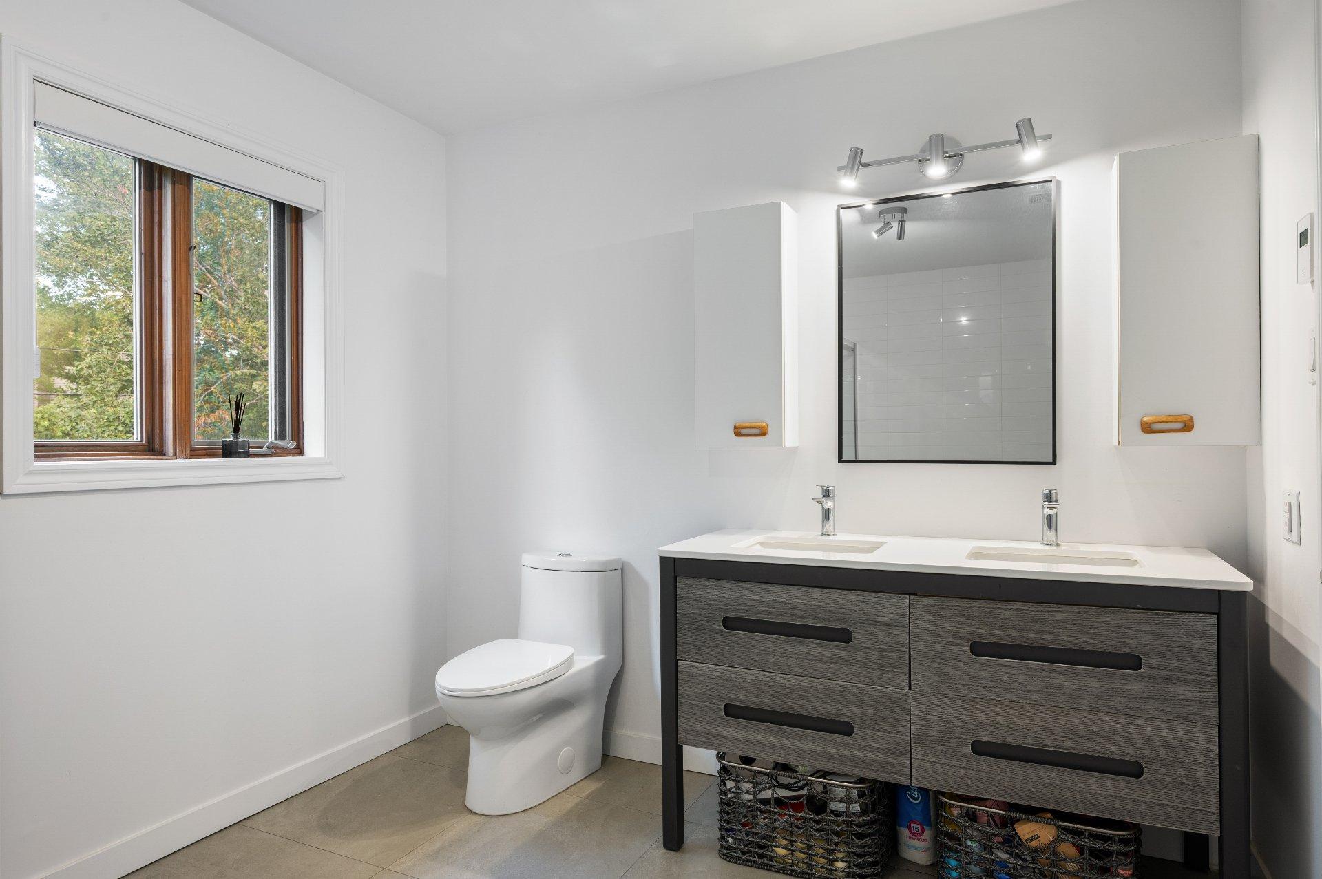 









425


Rue du Prince-Albert

,
Otterburn Park,




QC
J3H5H9

