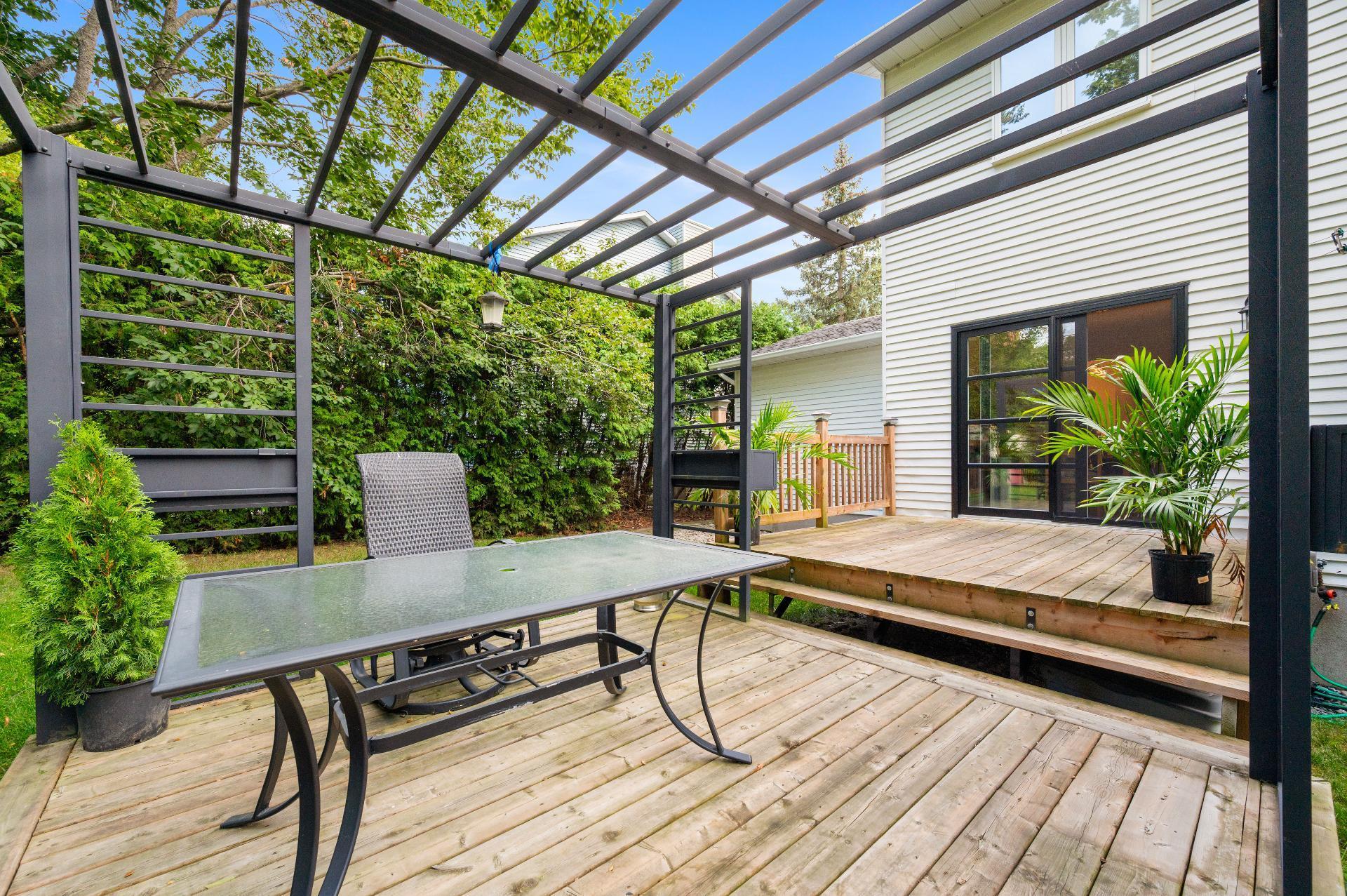 









425


Rue du Prince-Albert

,
Otterburn Park,




QC
J3H5H9

