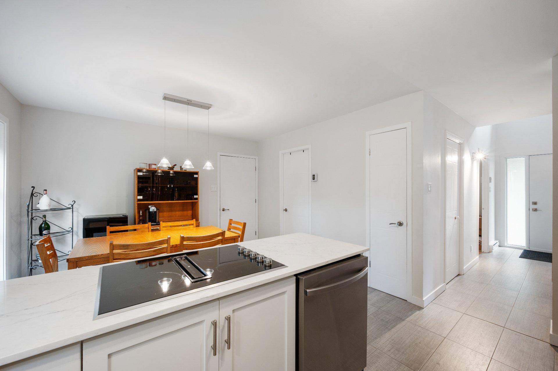 









425


Rue du Prince-Albert

,
Otterburn Park,




QC
J3H5H9

