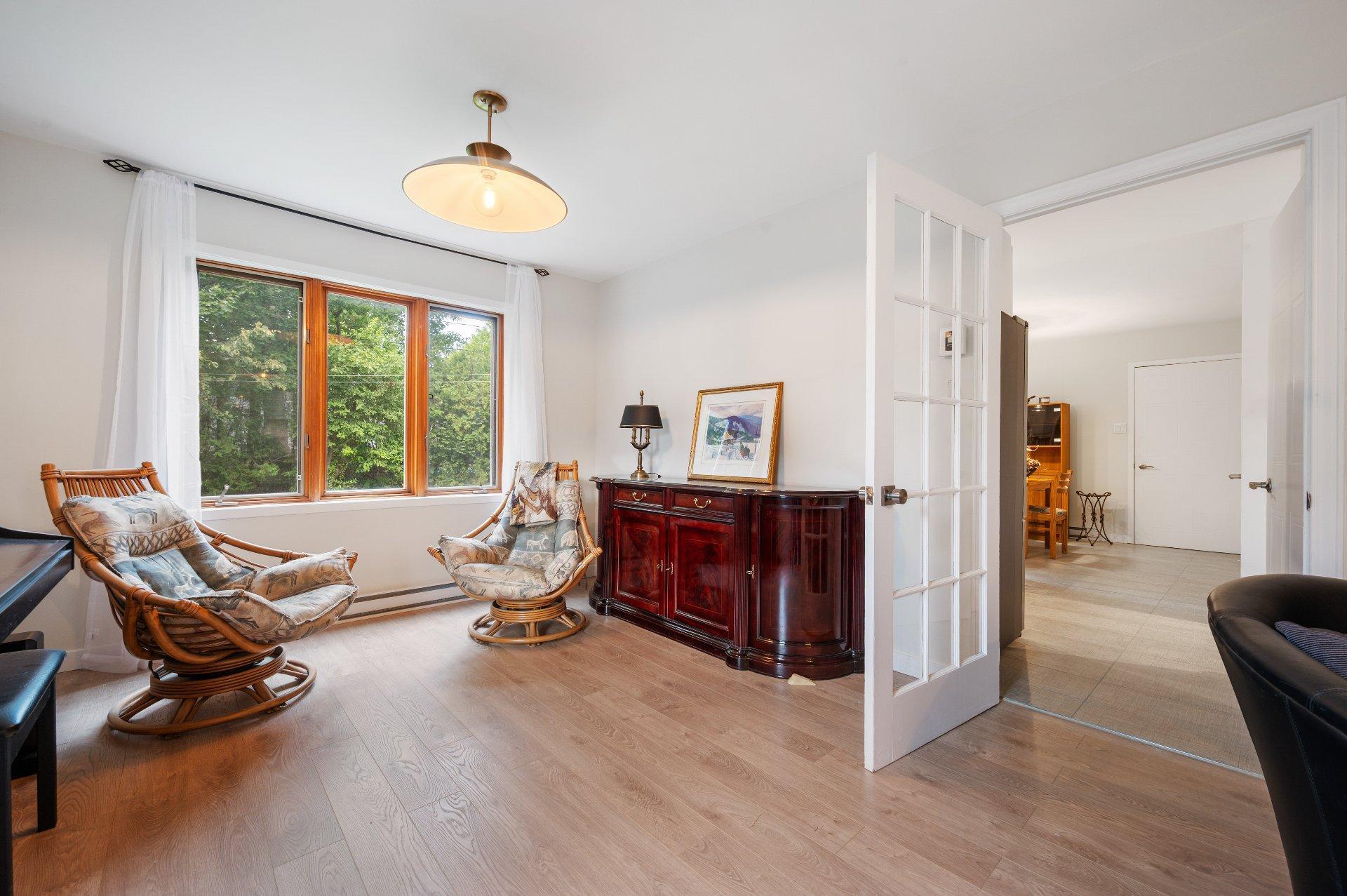 









425


Rue du Prince-Albert

,
Otterburn Park,




QC
J3H5H9

