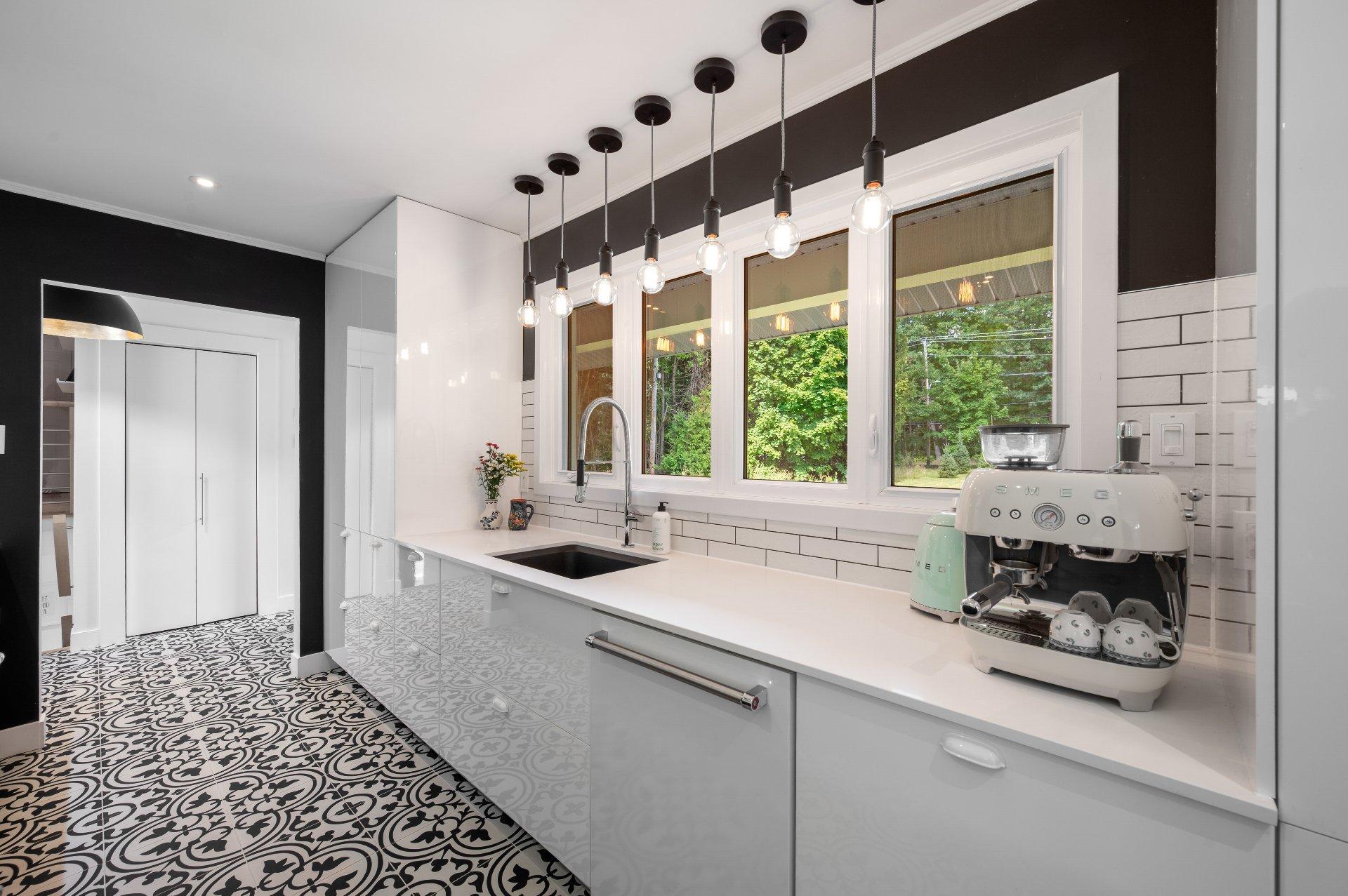 









442


Mtée des Trente

,
Mont-Saint-Hilaire,




QC
J3H2R8

